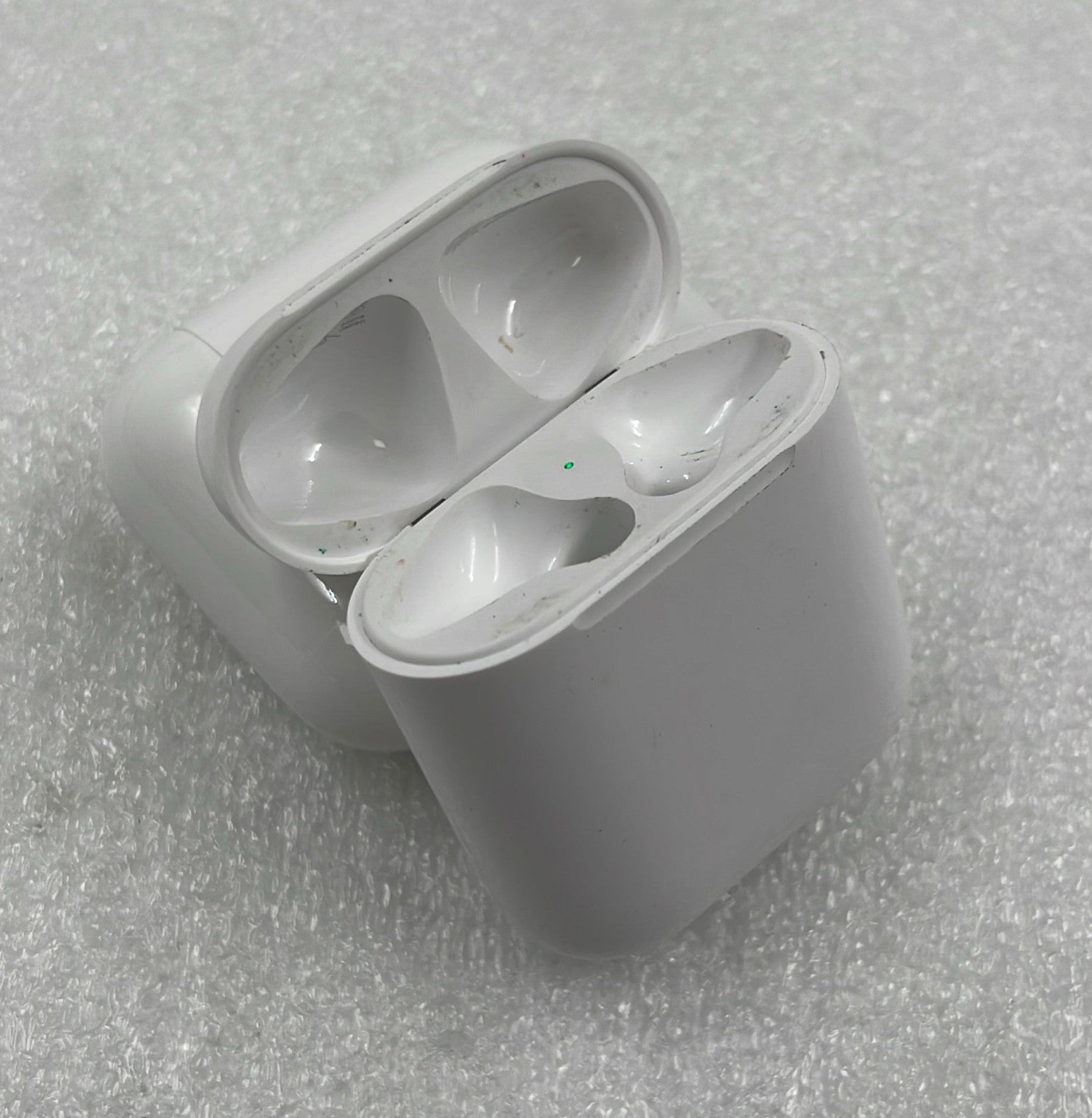 [LOT 4 PCS] Apple AirPods Charging Case Replacement A1602 Original OEM-Case Only