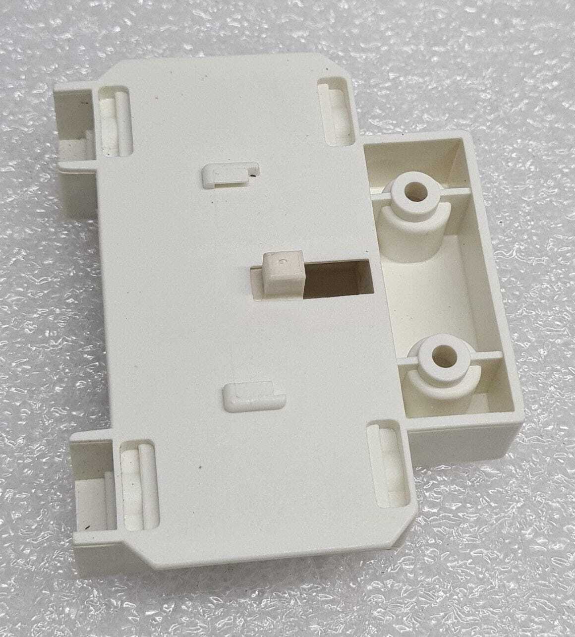 [LOT OF 4] SOCOMEC 24101005 MAIN POLE 63A FOR COMO M AR 1