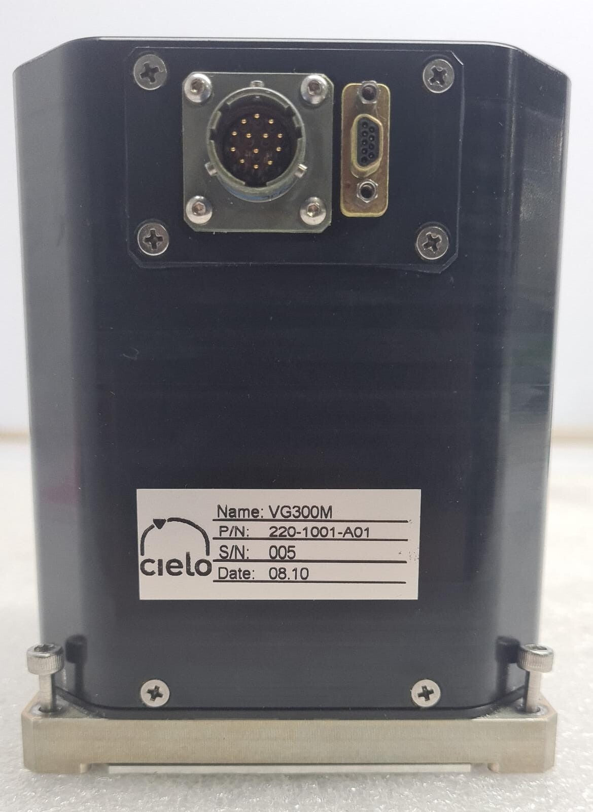 VG300M circular multi-pin connector close-up