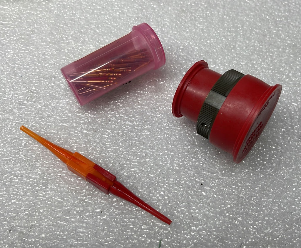 NEW SEALED - [LOT OF 4] Amphenol D38999/26WE26SN Elec Conn Mil Spec Connector