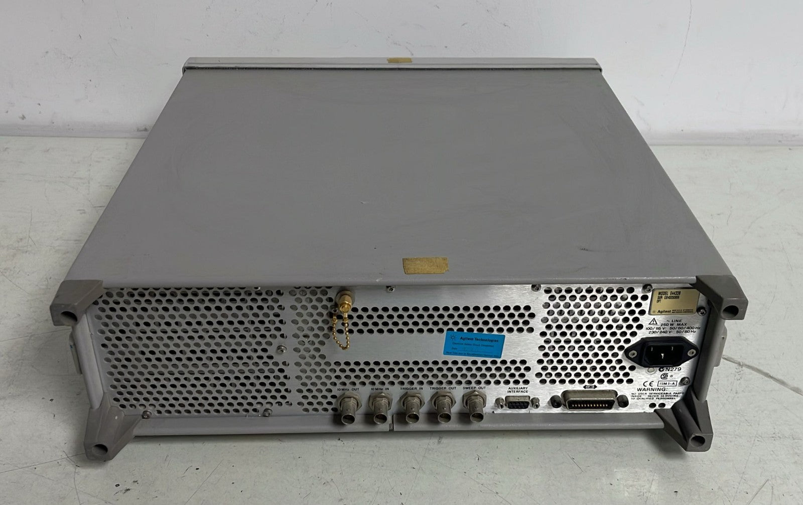 Agilent E4433B ESG-D Series Signal Generator 250 kHz - 4.0 GHz