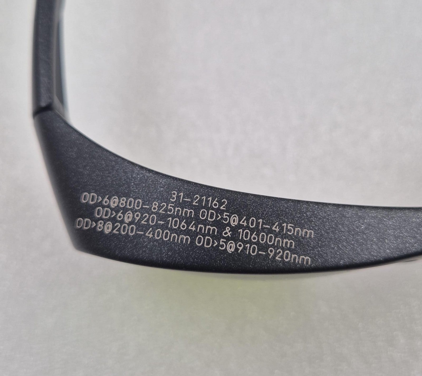 Honeywell laser safety glasses green lens detail