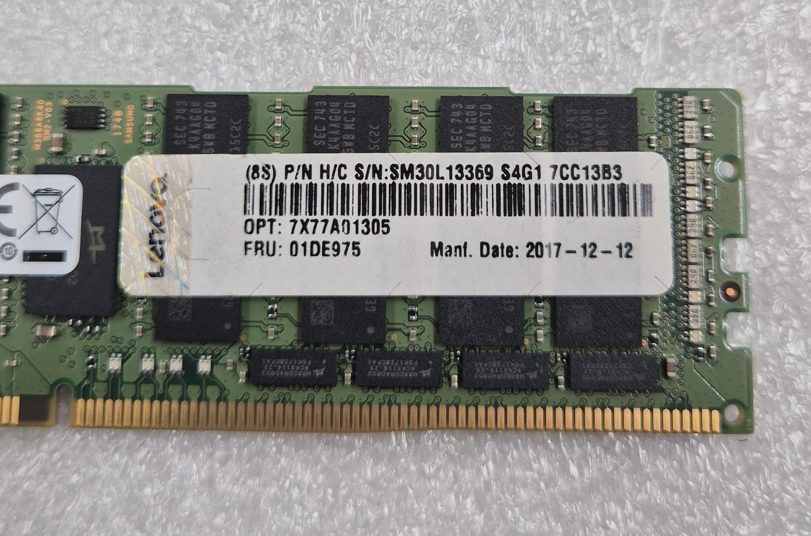 SAMSUNG 64GB 4DRx4 PC4-2666V M386A8K40BM2-CTD6Q Server Memory RAM LENOVO 01DE975