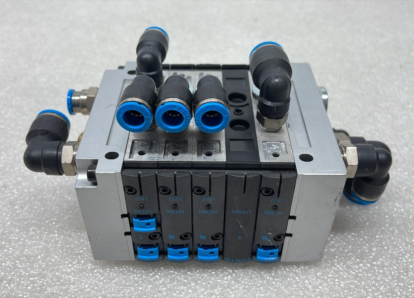 FESTO CPV14-VI 18210 W/ Festo 161360 / 161362 / 178680