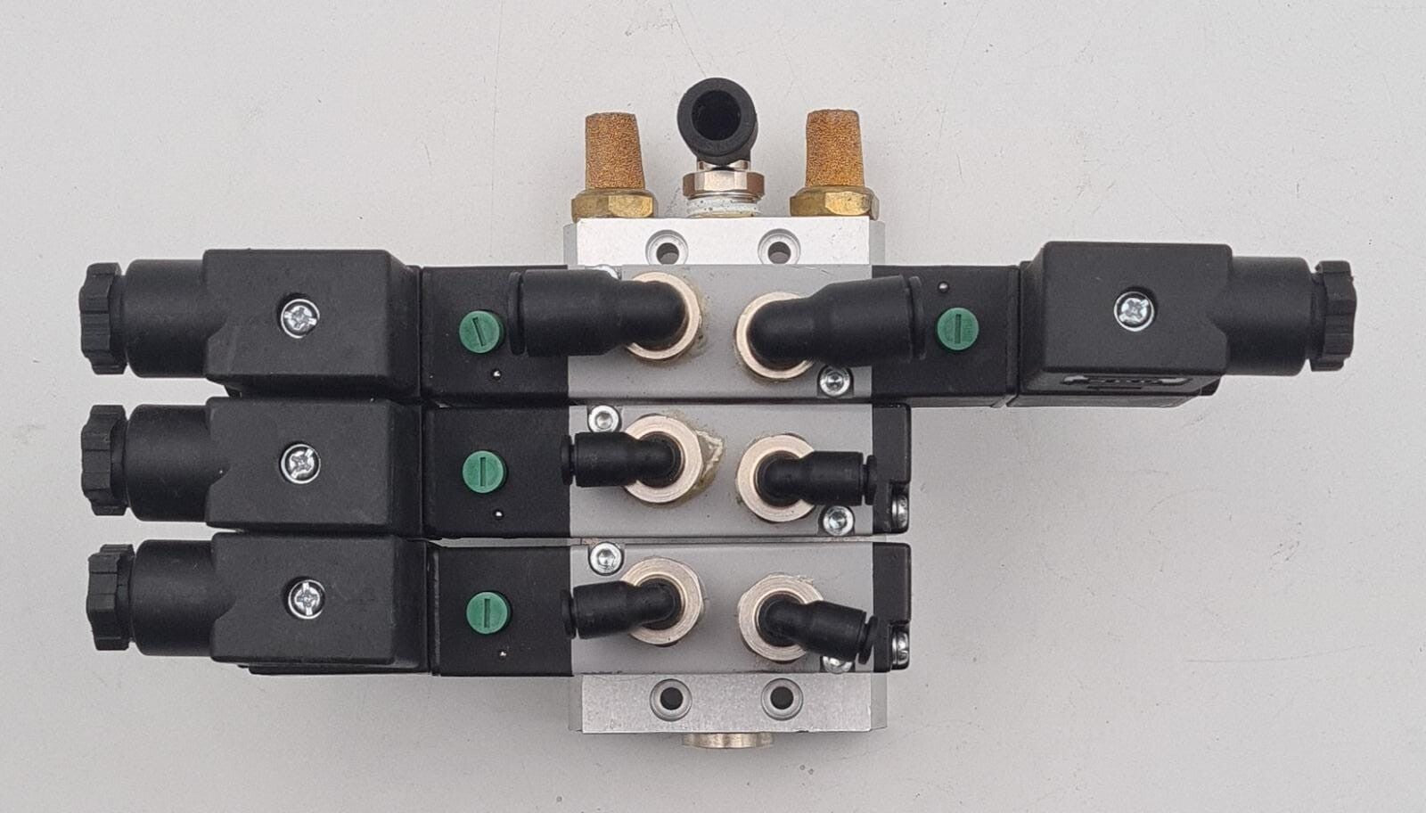 PNEUMAX Solenoid Valve Manifold Bank 4* 8884.52.00.39.F05 & MF5 24V 3.5W