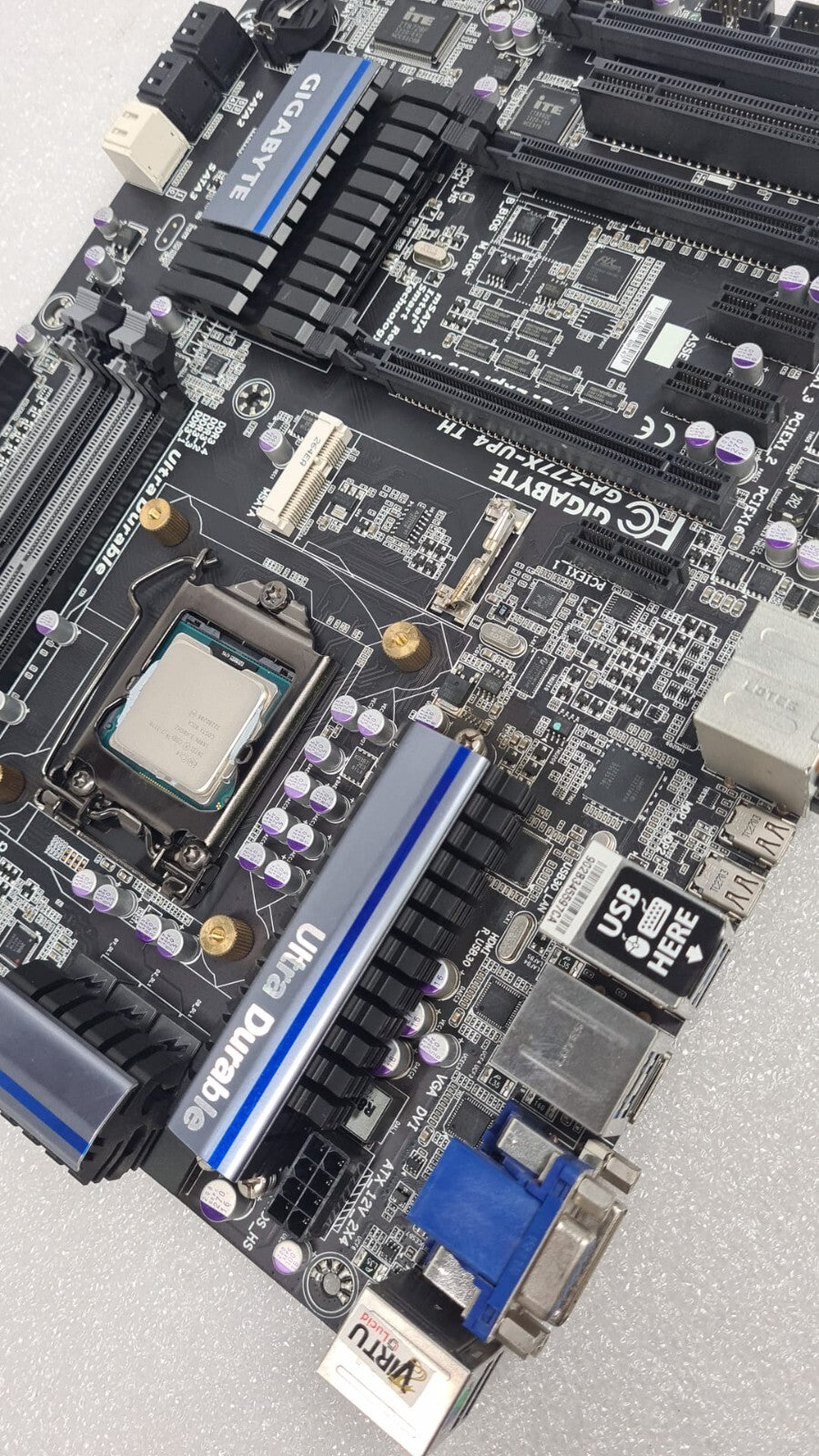 GigaByte Desktop Motherboard GA-Z77X-UP4 TH LGA1155 & Intel i7-3770 & I/O Shield