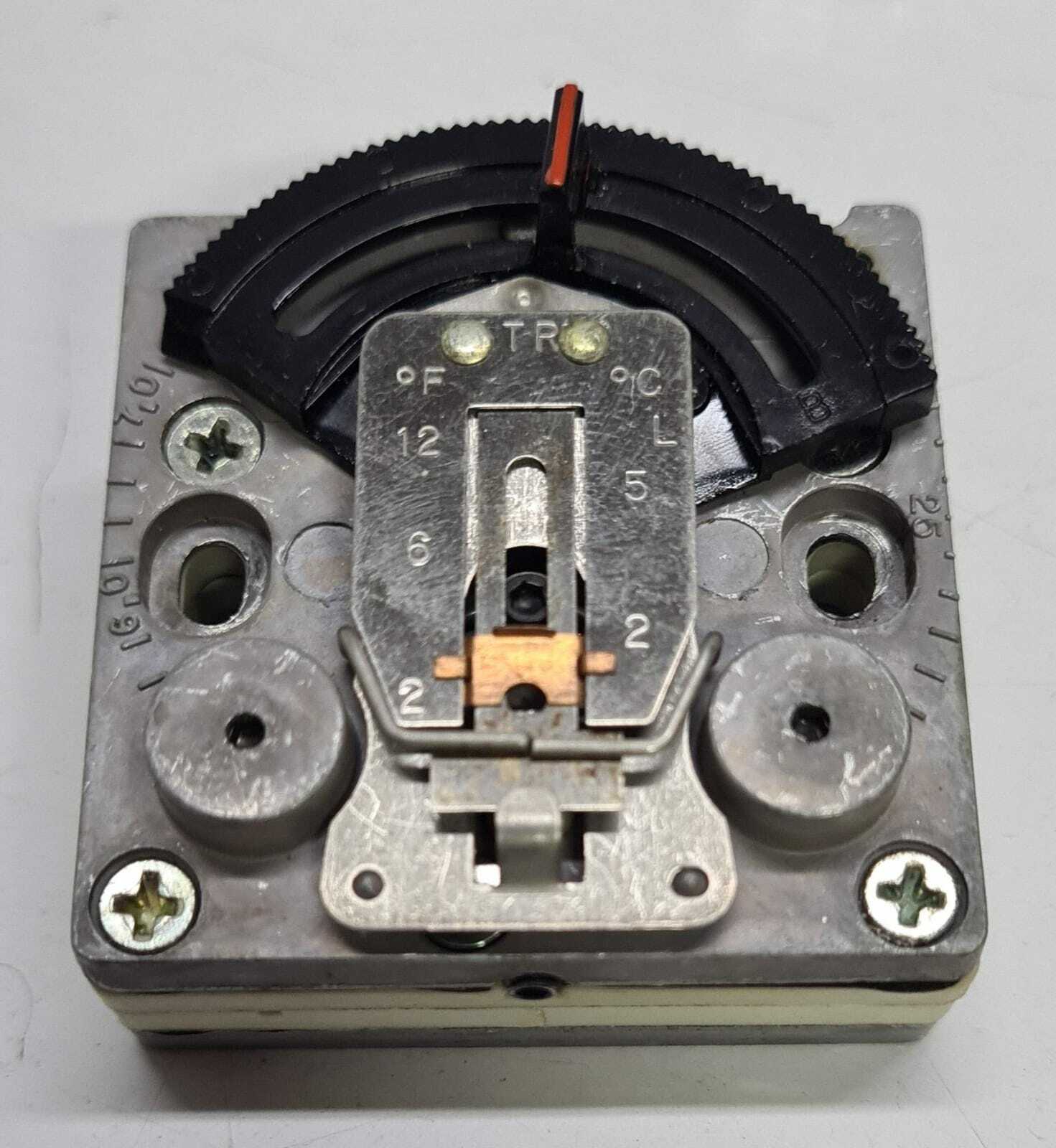 INVENSYS T32-301 Thermostat - New Open Box