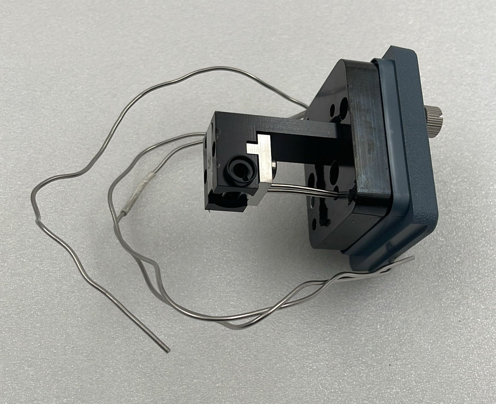 Waters Alliance 289007905 flow cell holder assembly angled view