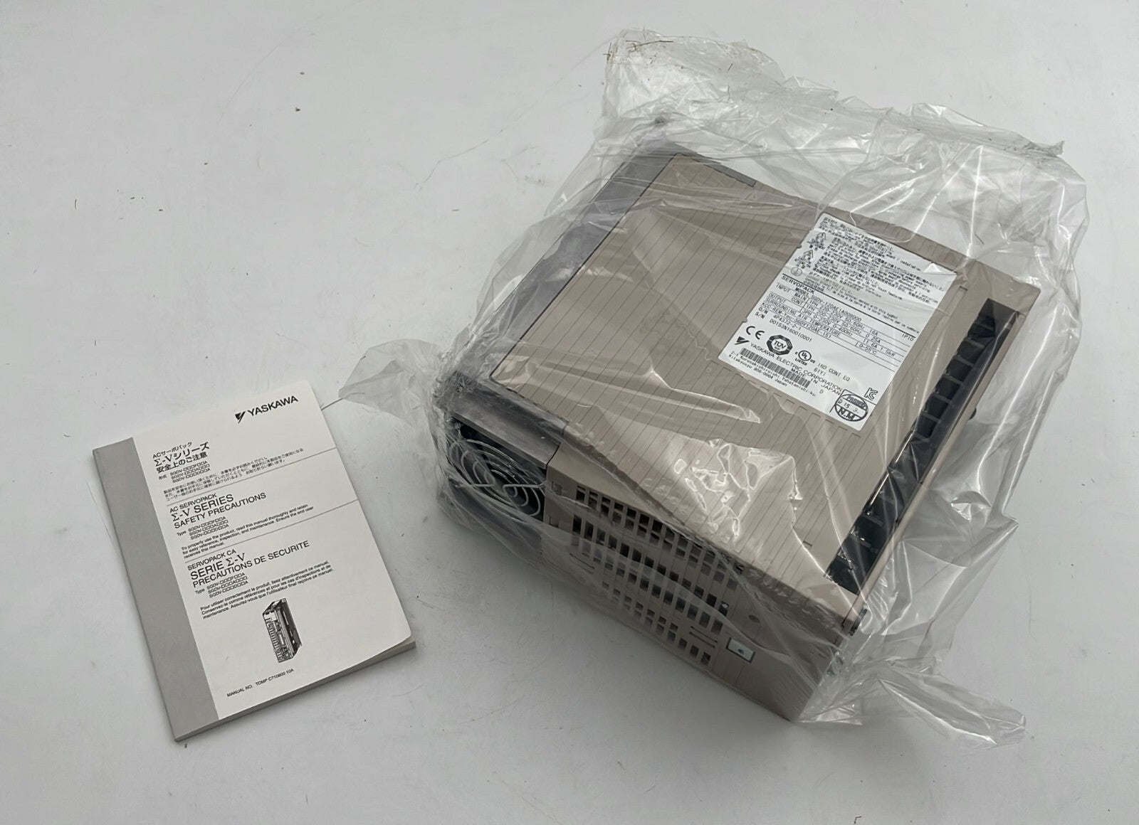 **NEW**  YASKAWA SERVOPACK SGDV-120AE1A008000 200V Servo Drive