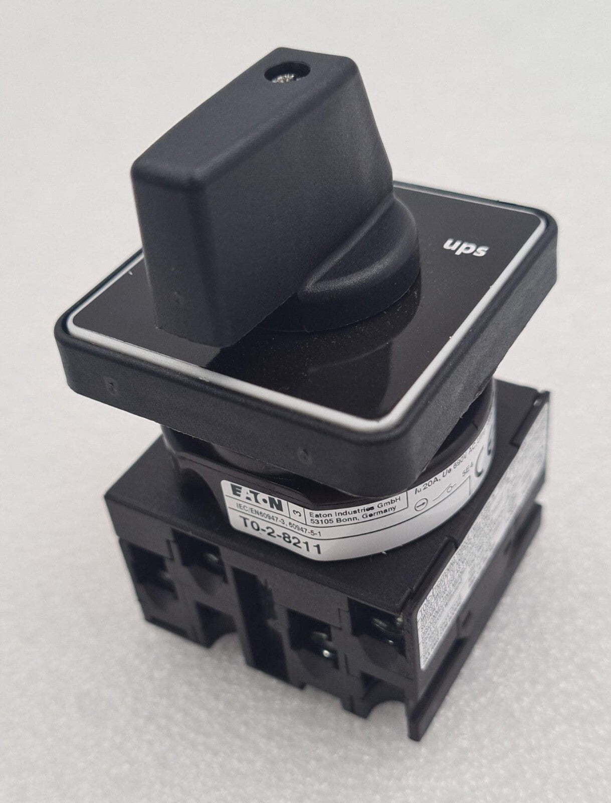 [LOT 7 PCS] Eaton T0-2-8211 IEC / EN 60947-3 Position Group Switch On Off UPS