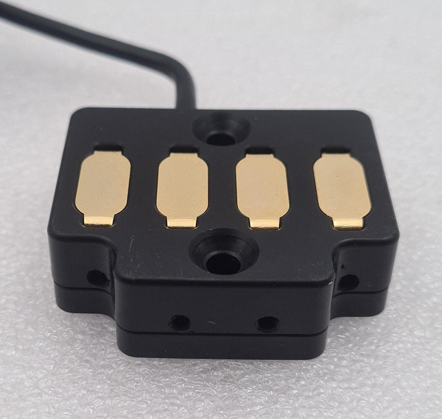 SICK 1091955 IQB2S12-04B4DW2 Inductive non-contact Safety Switch Sensor W/ Base