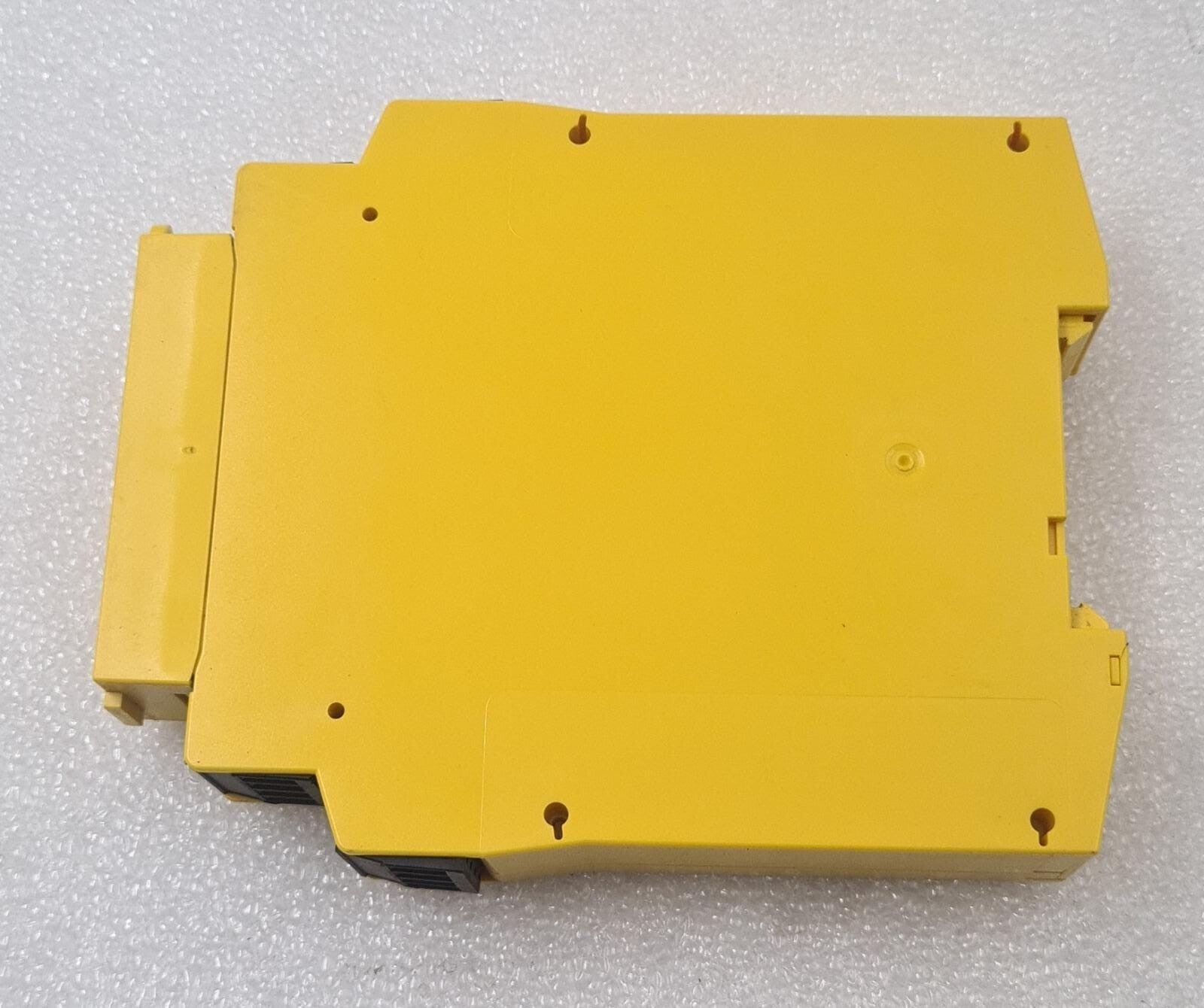 SICK UE410 safety relay bottom housing view