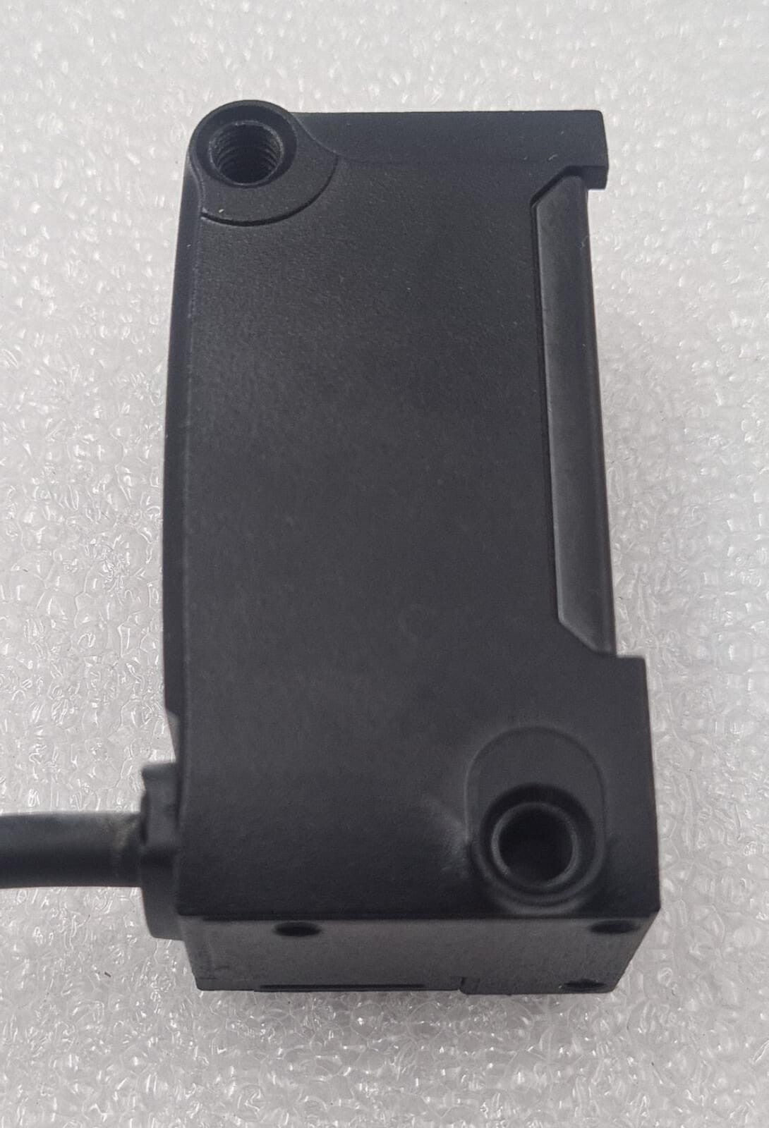 KEYENCE IG Intelligent-G LASER SENSOR IG-028 TRANSMITTER