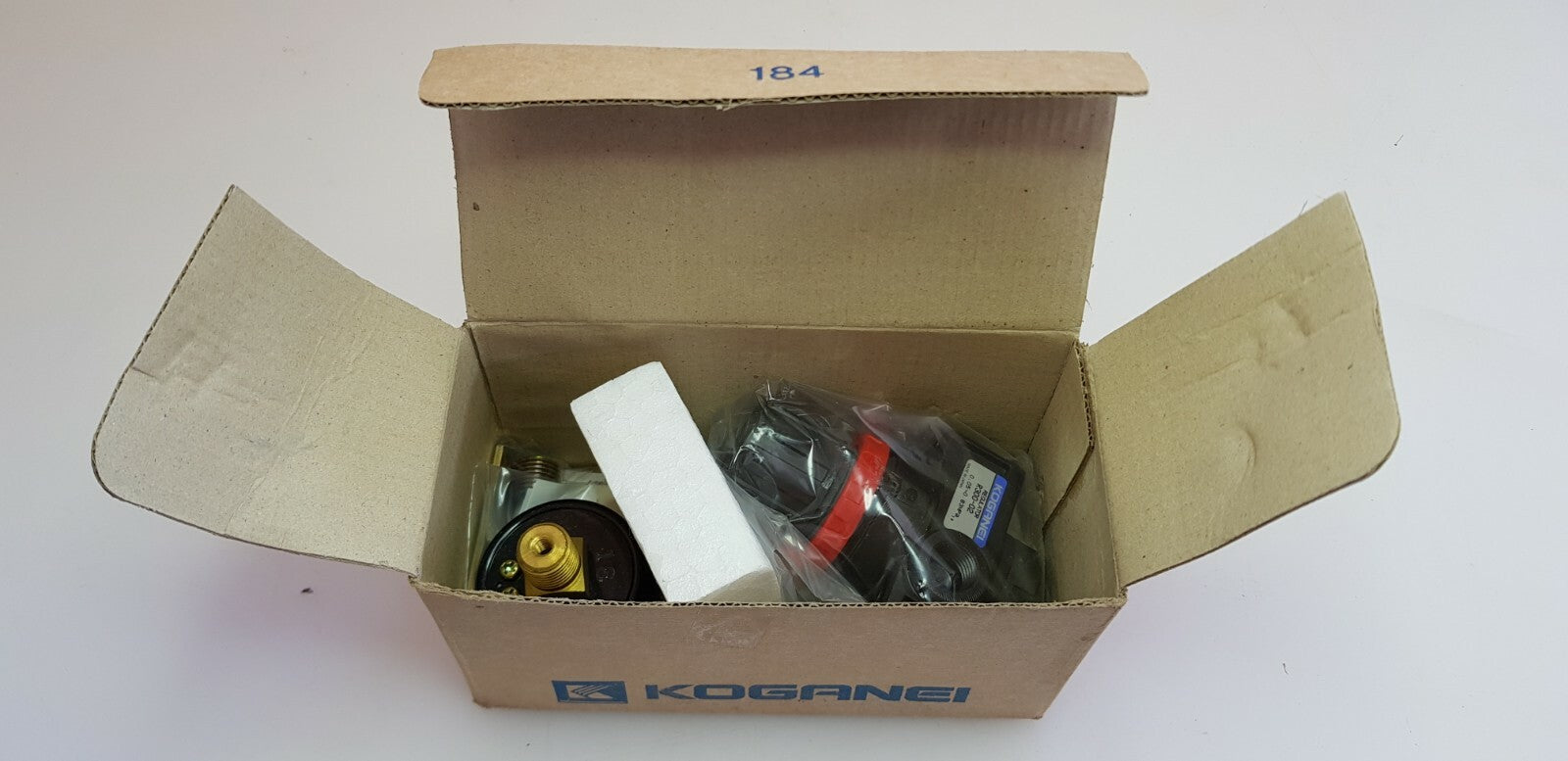 NEW - Koganei R300-02 Pneumatic Air Pressure Regulator 1/4 NPT