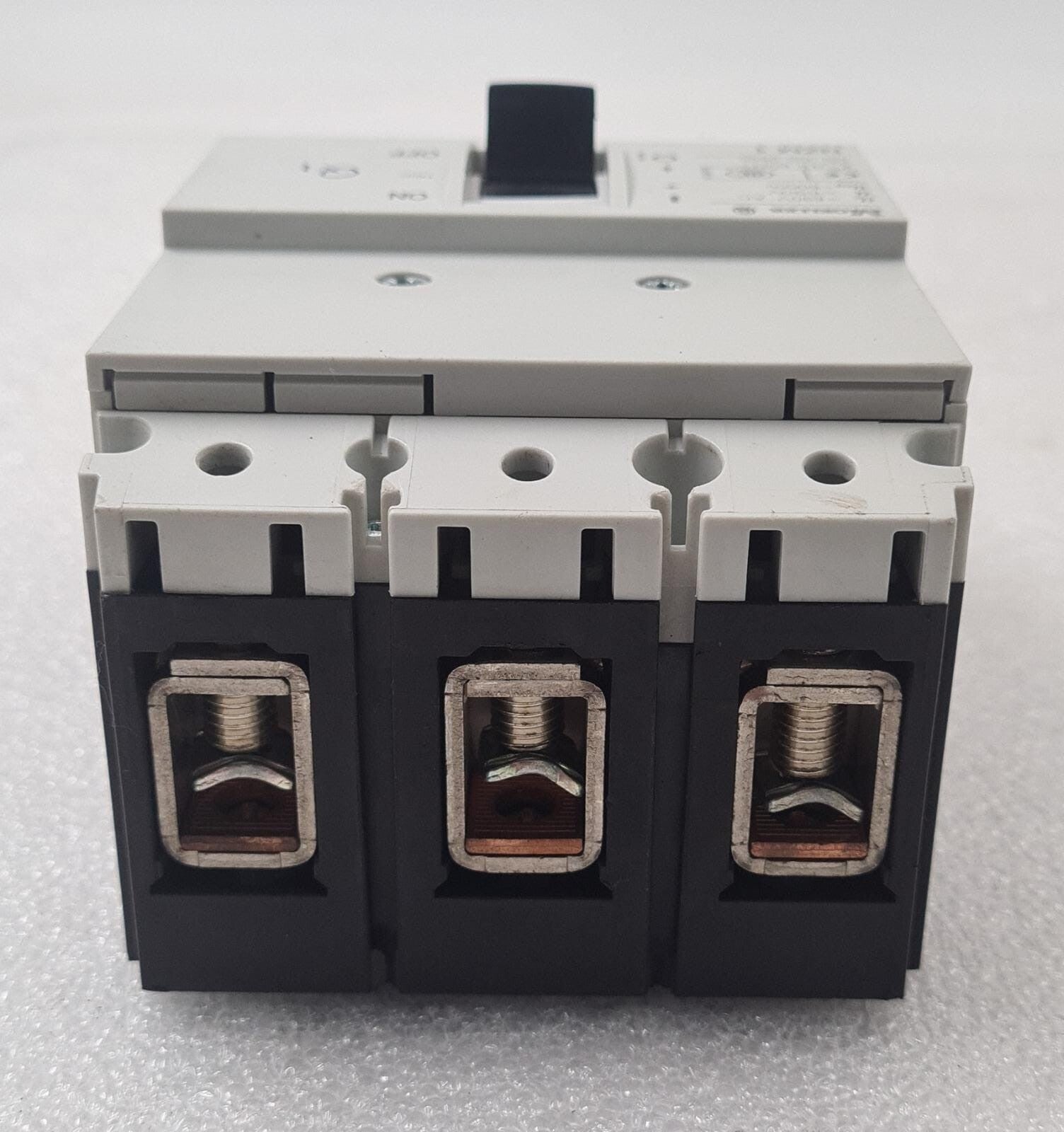 Moeller NZM 1 B1-A40 3 Pole Circuit Breaker 60947 DIN VDE 0660 690V AC