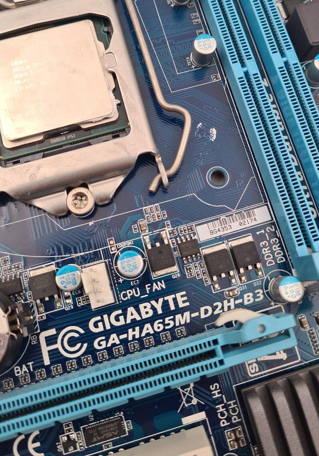 GIGABYTE GA-HA65M-D2H-B3 LGA 1155 DDR3 SATA 3 USB3.0 Motherboard W/ i3-2100
