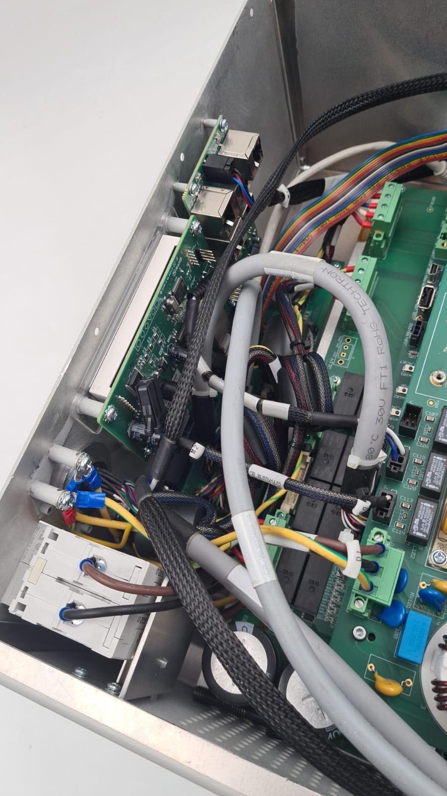 KUKA KR6 ROBOT CONTROLLER PRDrWU007TEC0400z-01 / SERVOTRONIX POWER **AS-IS**