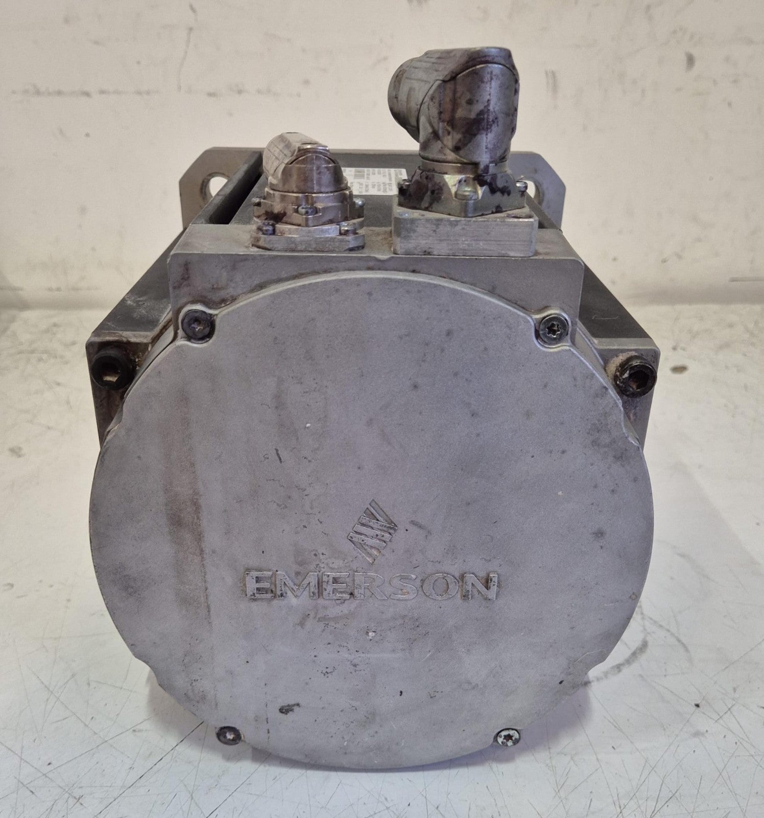 EMERSON 190UDA090XXHFX215240-SHPE Unimotor Servo Motor 10-POLE DRIVE VPWM