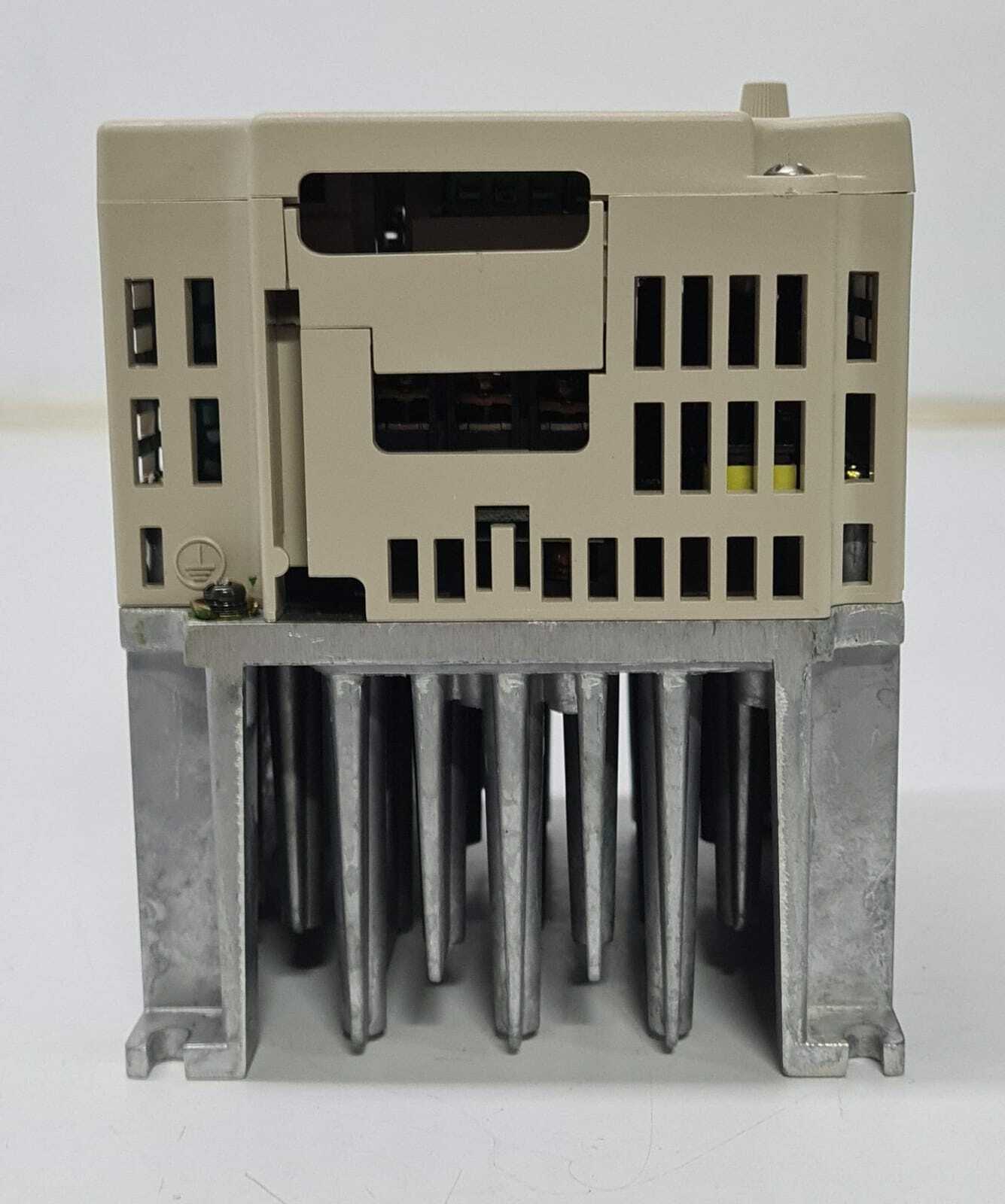 YASKAWA VS mini J7 CIMR-J7AAB0P7 Inverter Drive 200V Single Phase 0.75kW