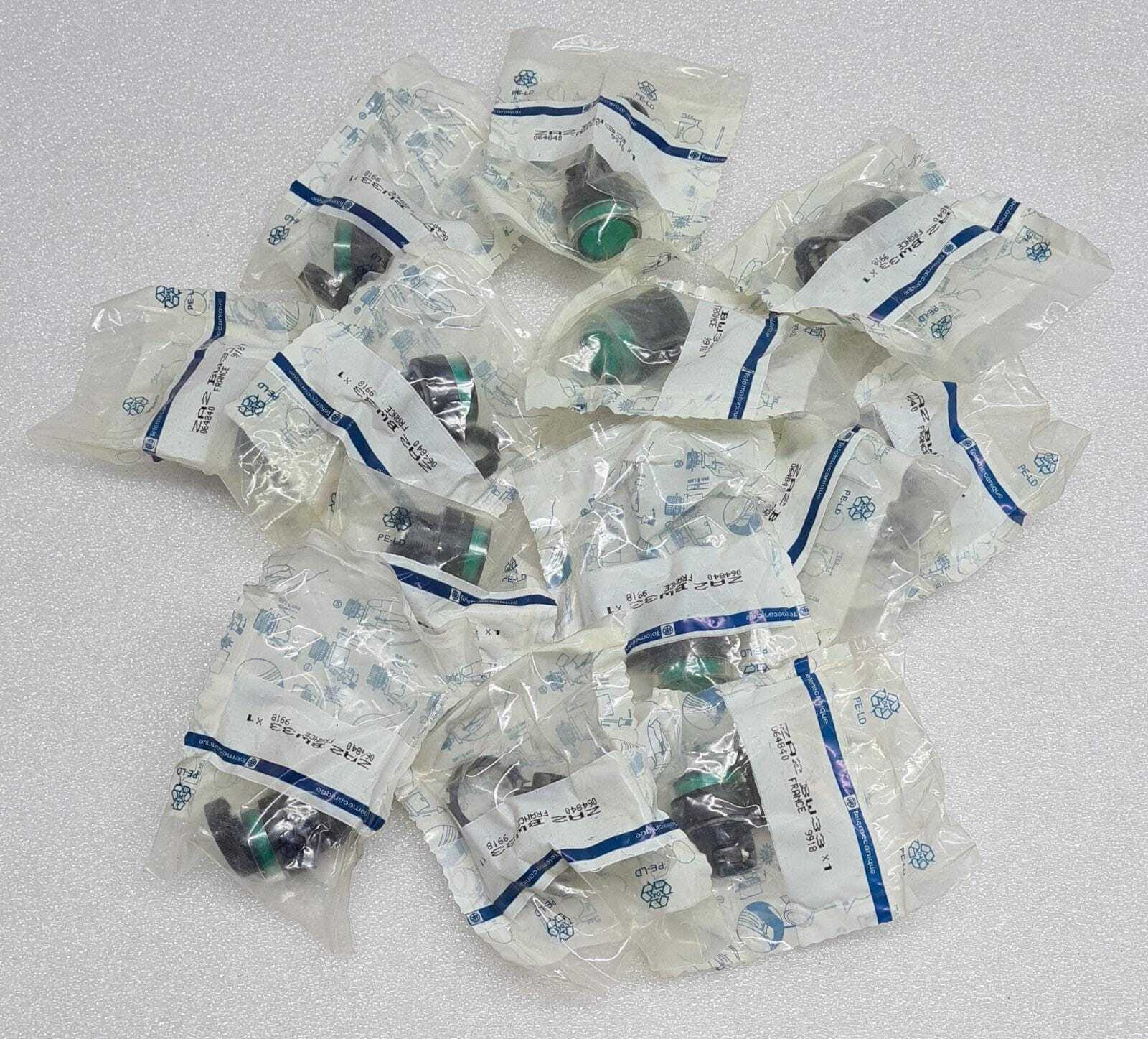 Telemecanique ZA2-BW33 green pushbutton operator 064840 9918 lot of 13