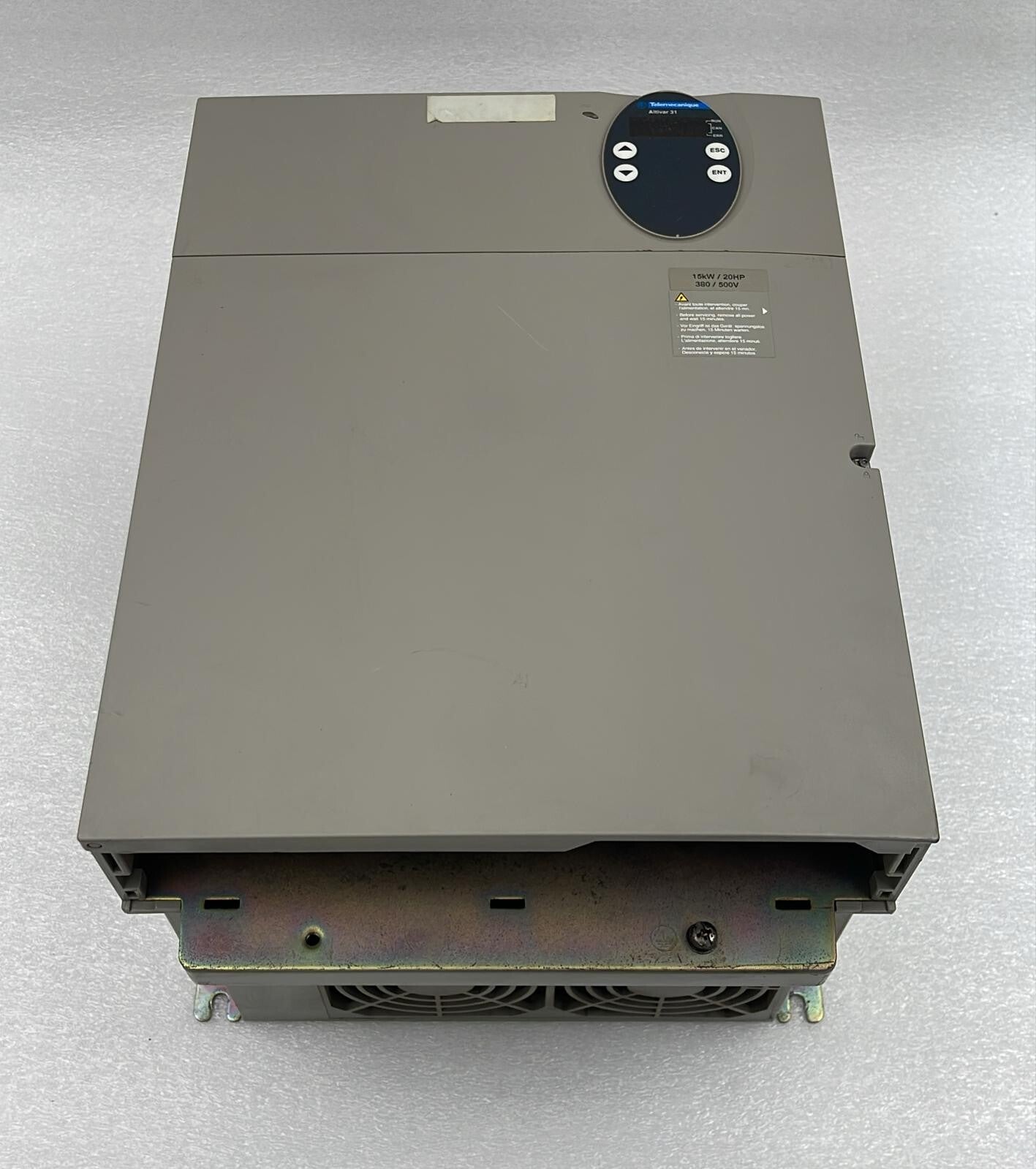 Schneider Electric Altivar 31 ATV31HD15N4 15kW 20HP variable frequency drive unit