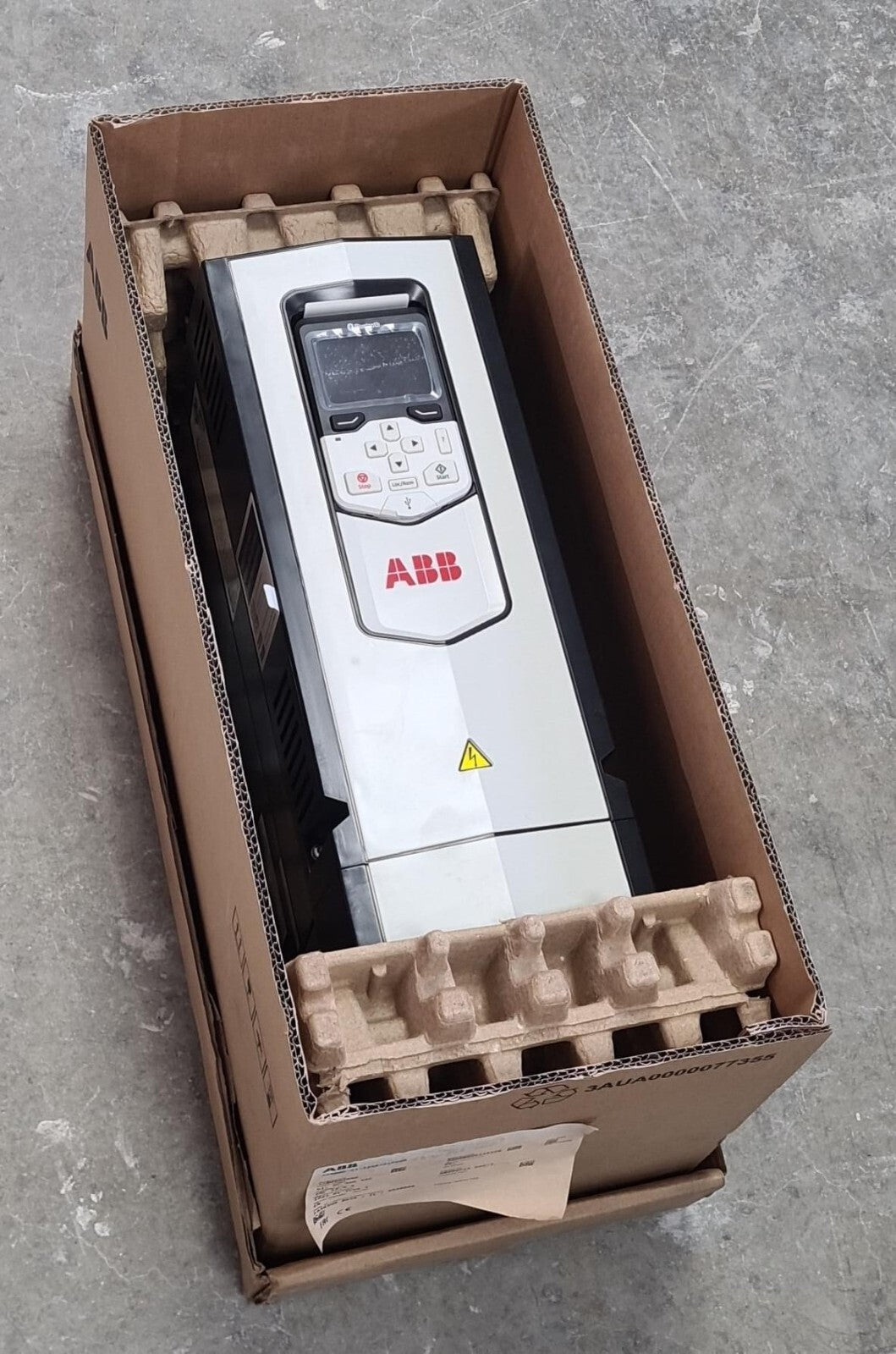 NEW - ABB ACS880-01-12A6-3+E200 3AUA0000135128 FREQUENCY CONVERTER