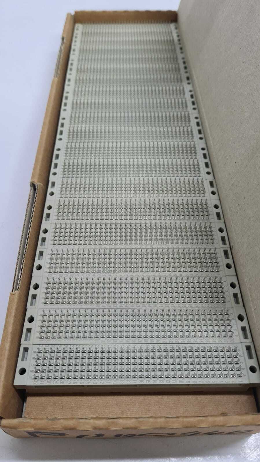 [LOT OF 40] NEW - ERNI 013074 9643 DIN 160P Hard Metric Male Connector