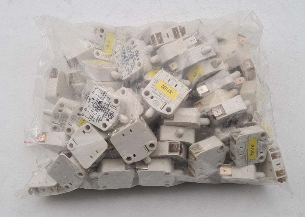 [LOT OF 95] Saia-burgess XPC22-CCC XPC22 Micro Limit Switch Push Button