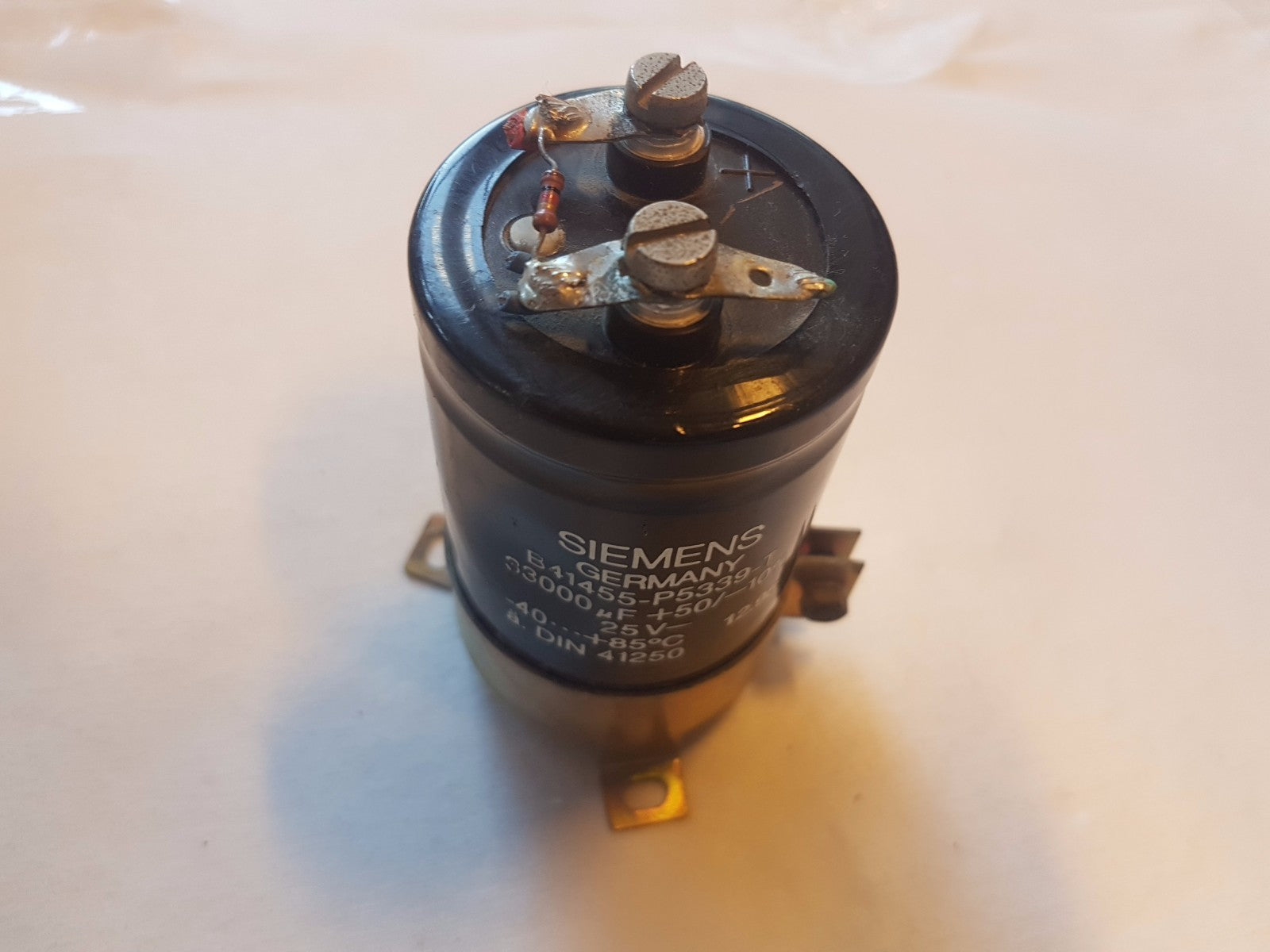 Siemens B 41455 P 5339 T 33000 uF 50 10  25 V Din 41250 Capacitor