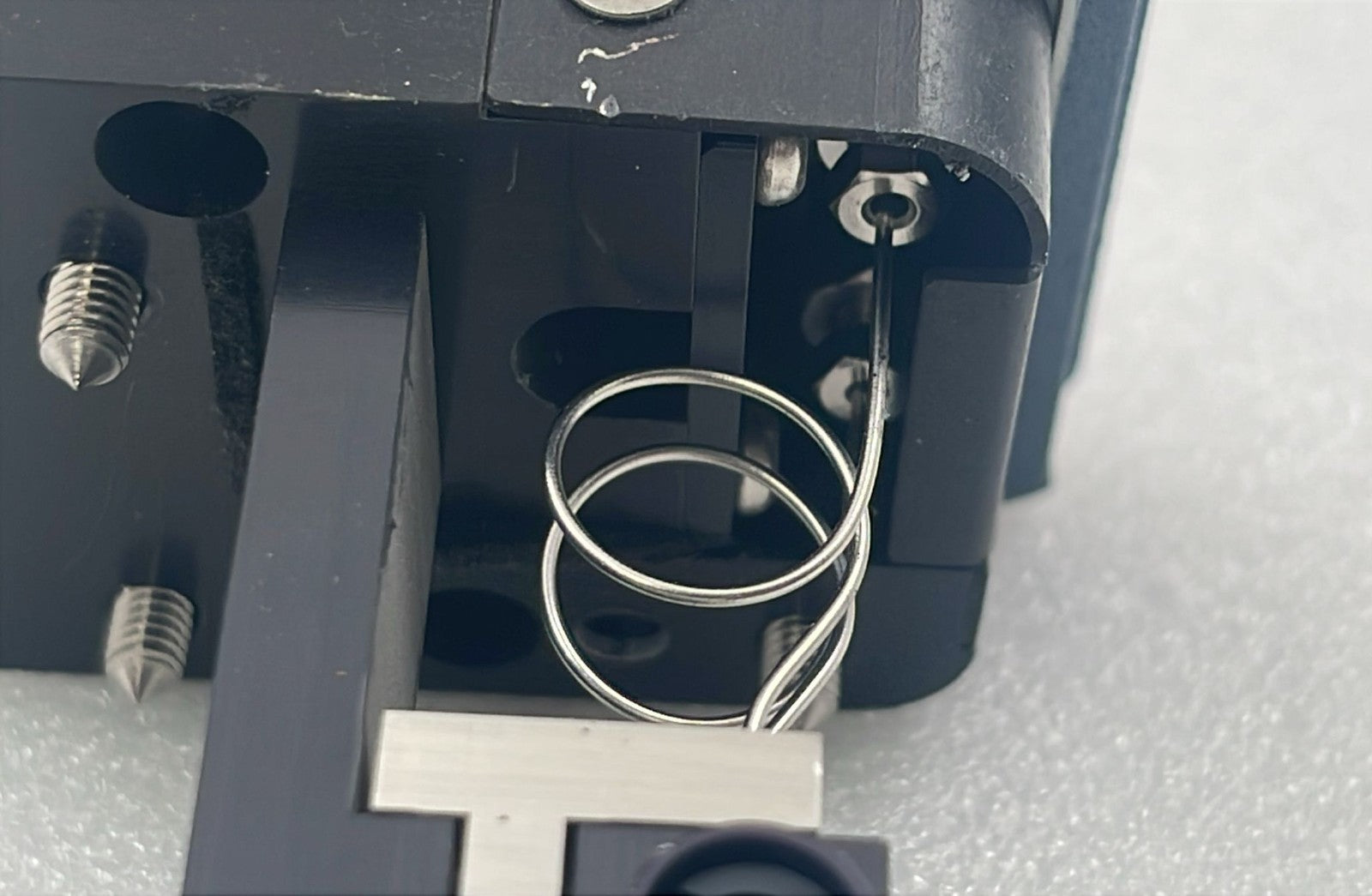 Waters ACQUITY flow cell internal spring detail