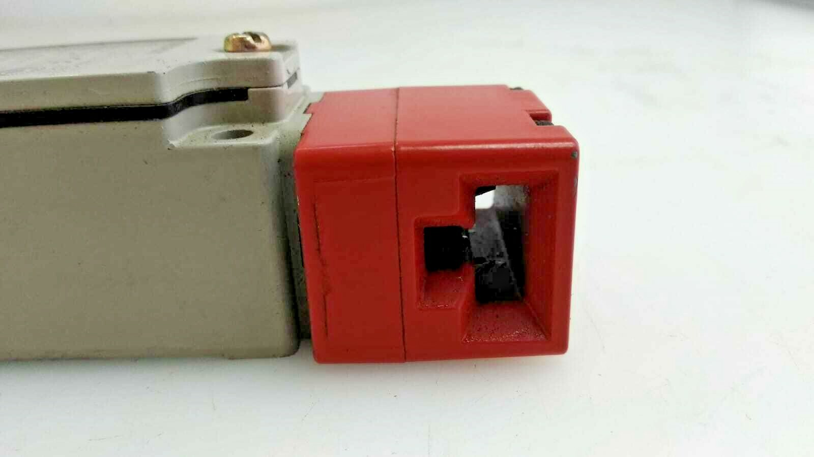 Omron Switch Safety D4bs 15fs Dpst 2a 400v