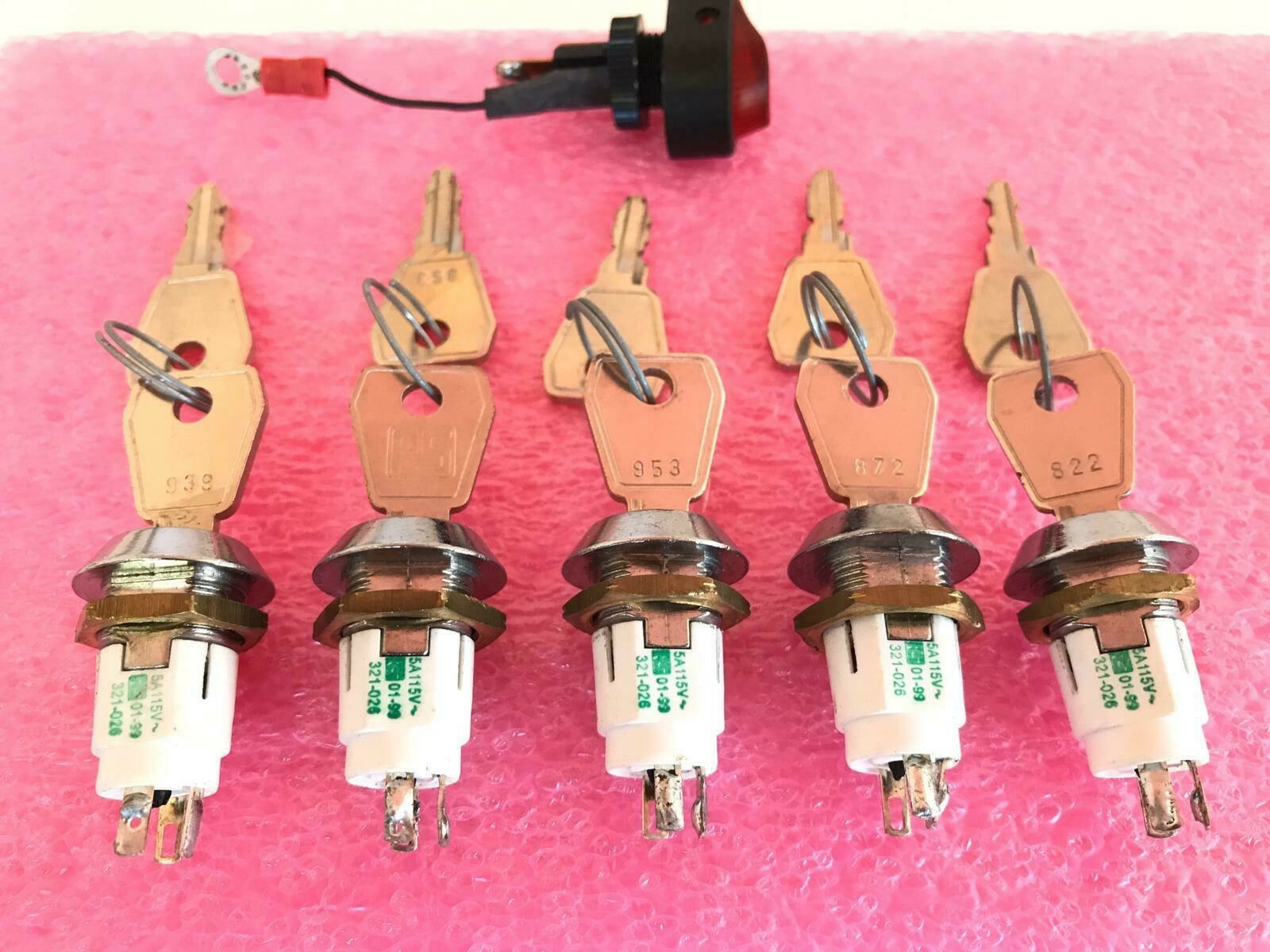 Key Switch, SPDT-NO/NC, 5 A @ 115 V ac 2-Way, -20  +65°C Lot of 5