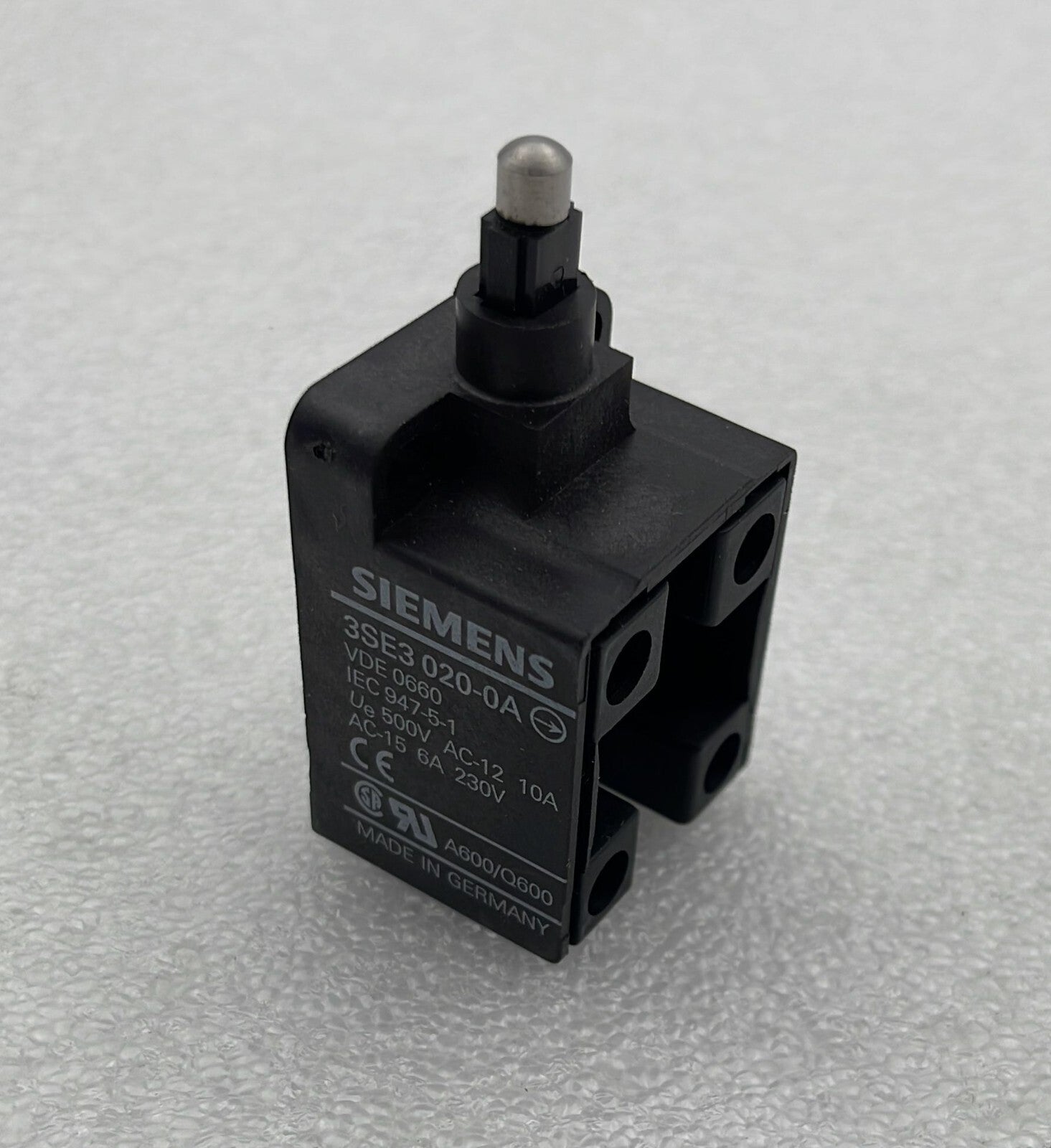 **NEW** Siemens 3SE3 020-0A Position switch 1NO+1NC (slow)