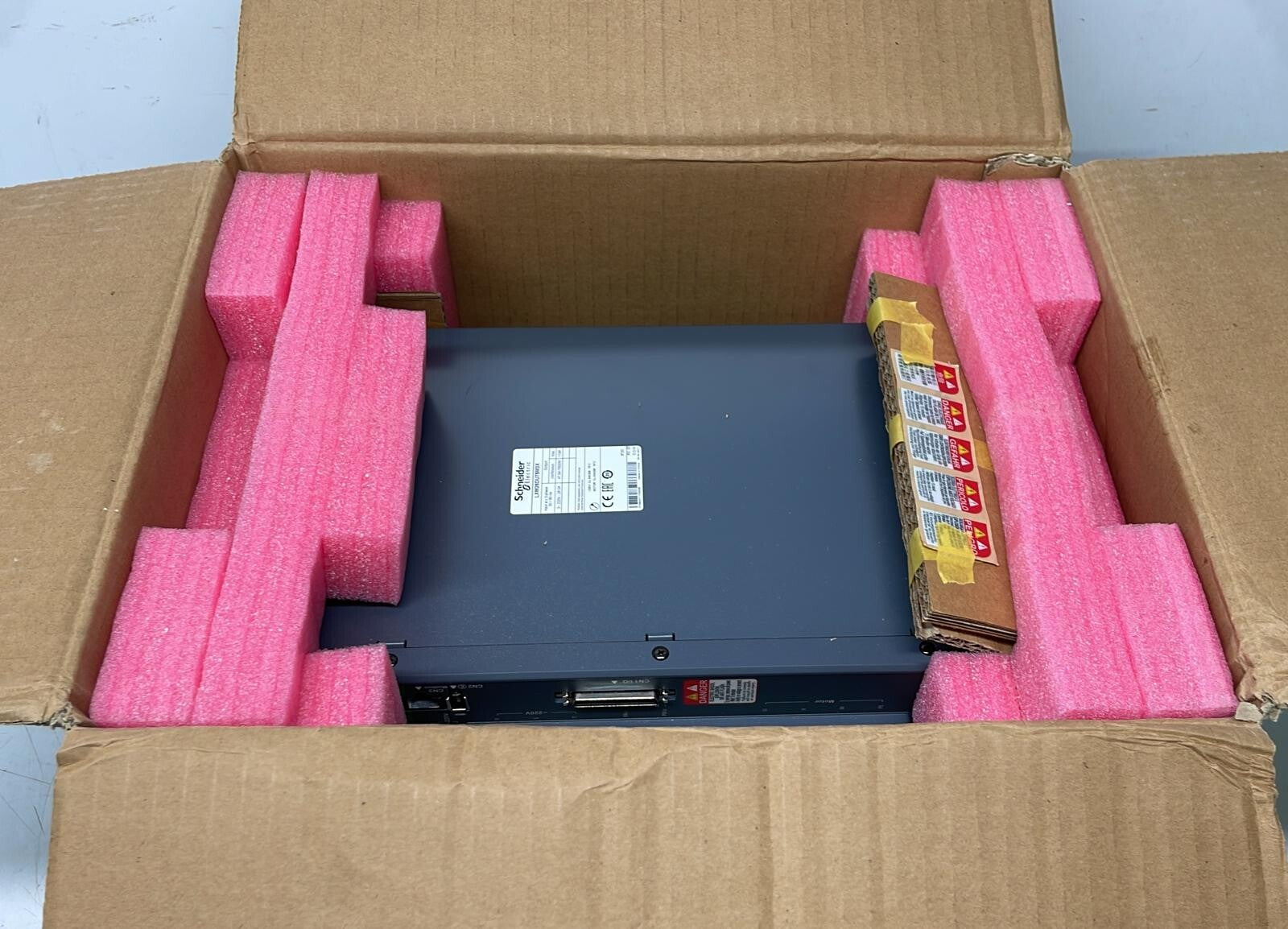 [NEW] SCHNEIDER Lexium 28 AC Servo Drive LXM26DU75M3X 230V 35A 5500W