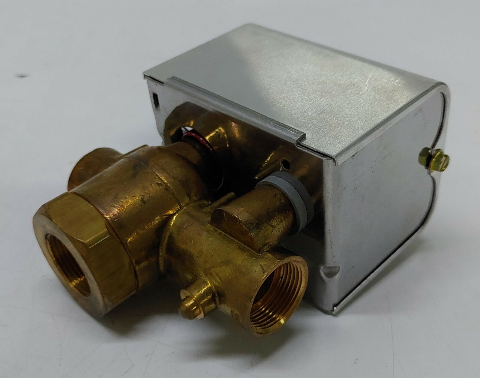 ERIE CONTROLS STEAM/WATER L647C0309EU36 5/8IFL MOPD 10PSI 220/240V 50/60HZ