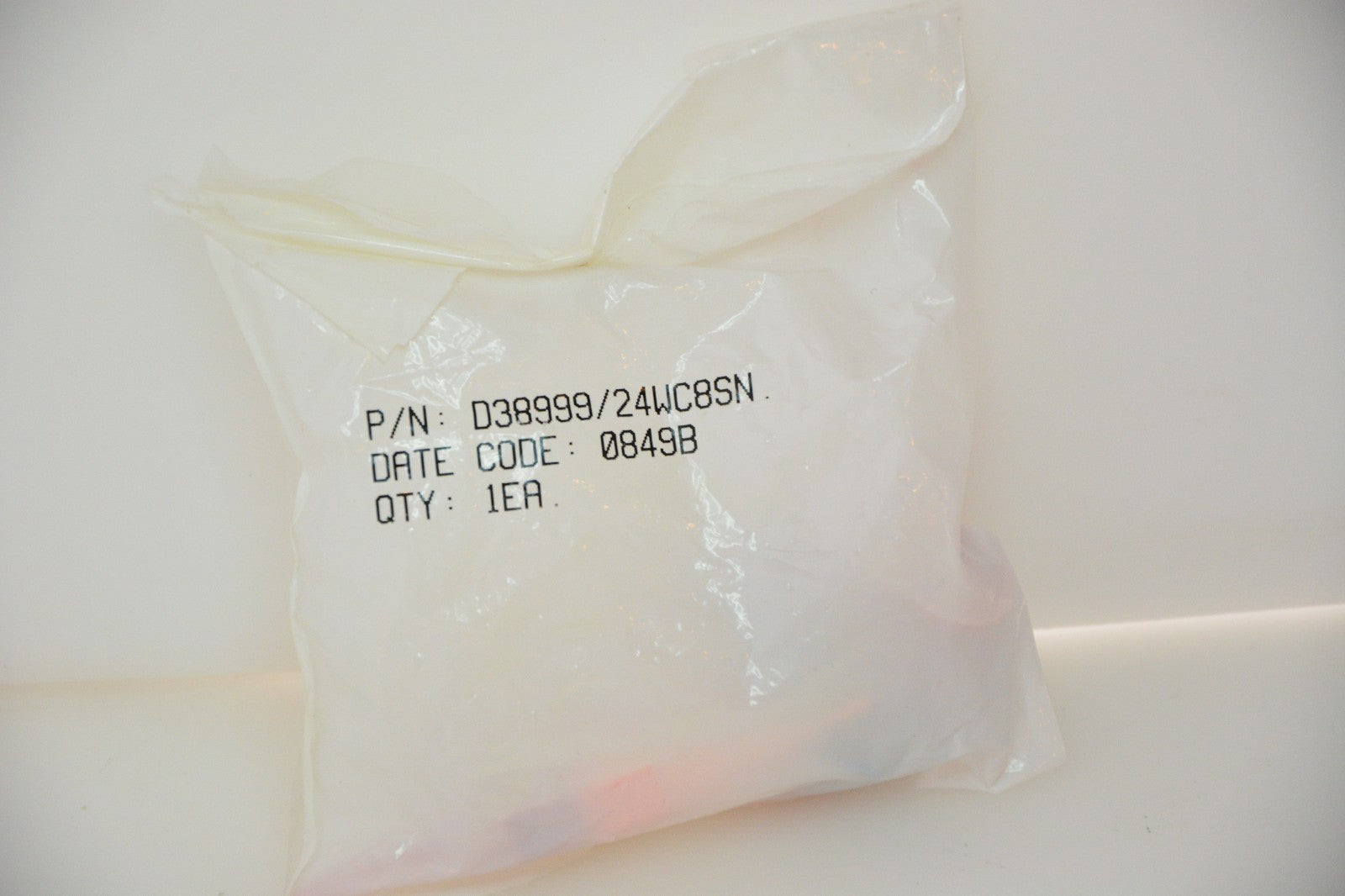 [LOT OF 3 PCS] NEW - Amphenol D38999/24WC8SN M39029 Mil Spec Connector