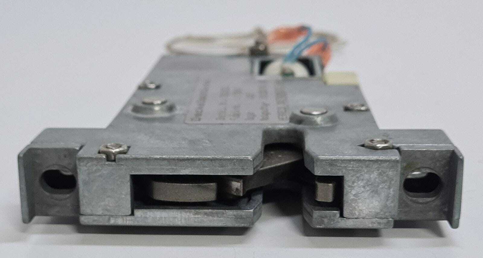 Heraeus Instruments Labofuge 400 Lid Lock 70908552 Latch Assembly W/ Binder 120V