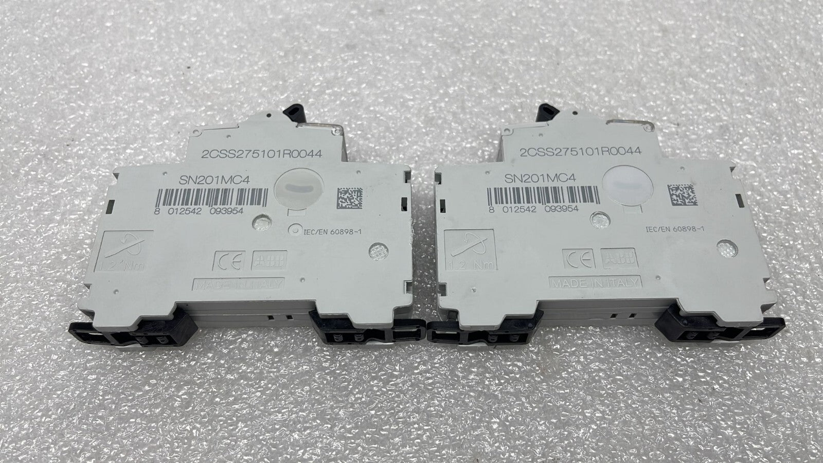 [LOT OF 2 ] ABB SN201M C4 CIRCUIT BREAKER 4A 1 POLE P/N 2CSS275101R0044