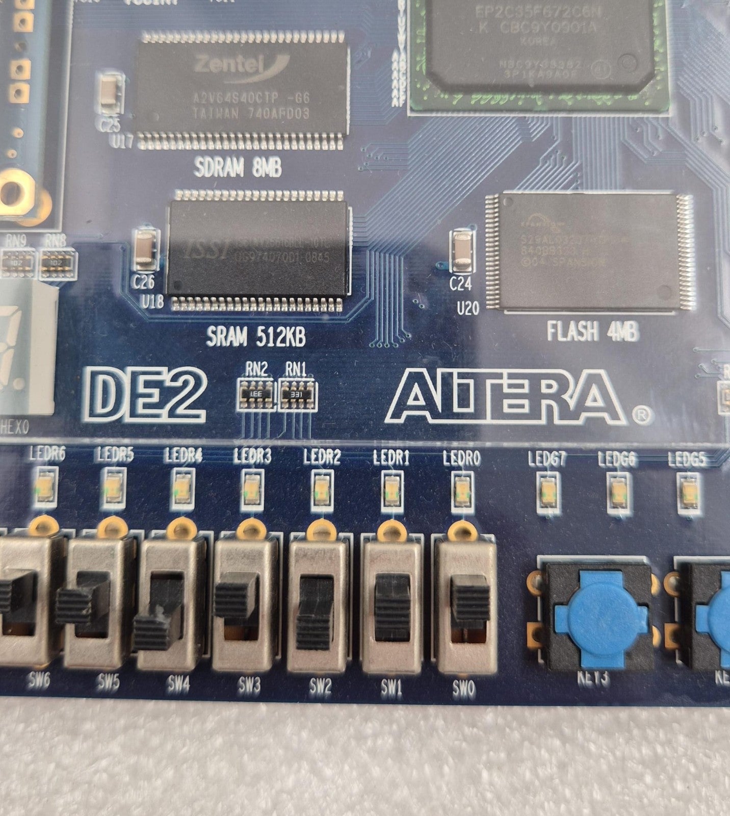 ALTERA DE2 FPGA Development Board SDRAM 8MB SRAM 512KB Motherboard