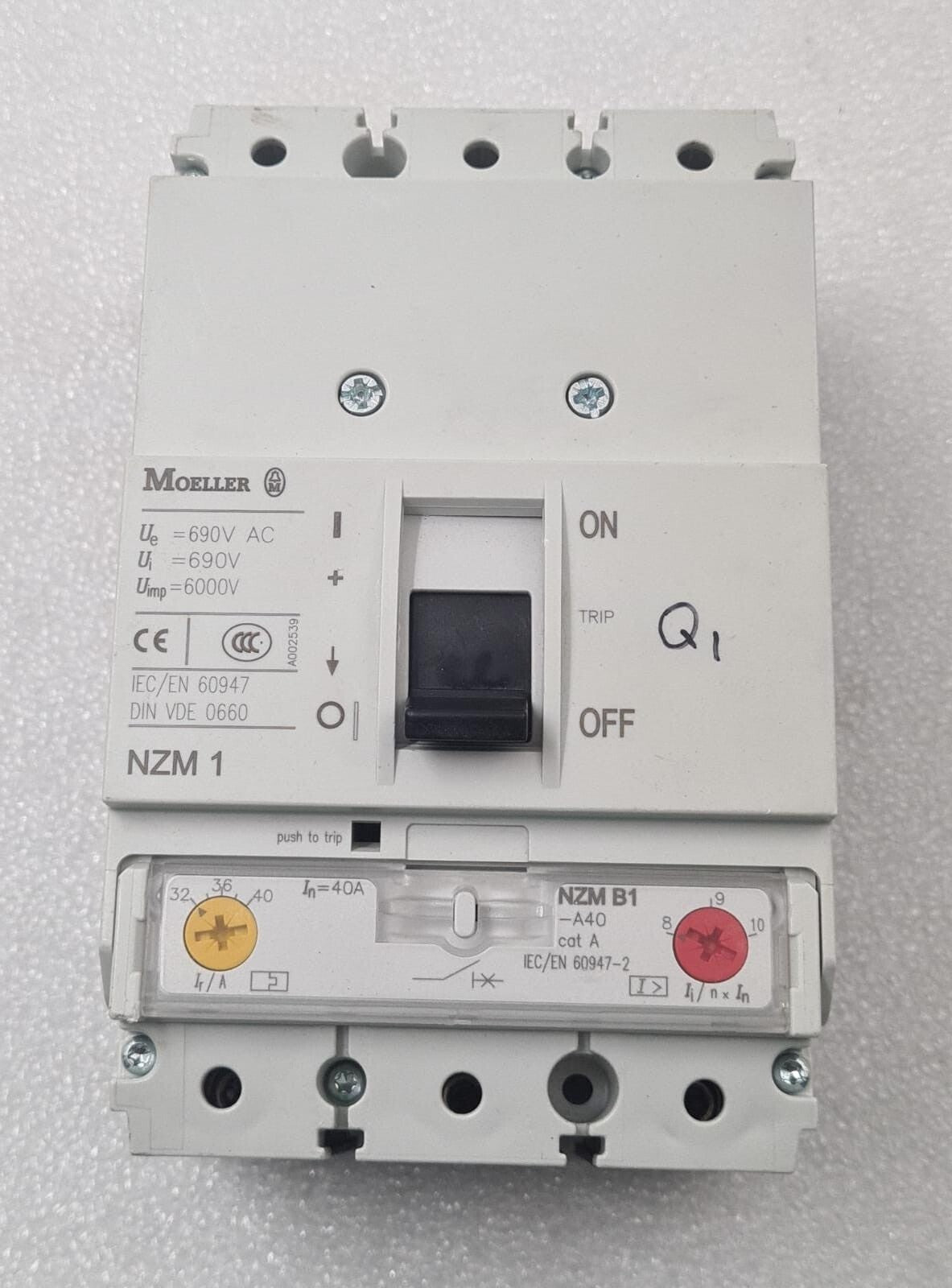 Moeller NZM 1 B1-A40 3 Pole Circuit Breaker 60947 DIN VDE 0660 690V AC