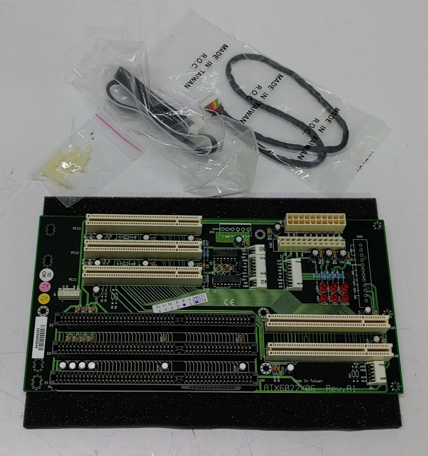 ATX6022/06 REV.A1 / 310-41112-00 / 1 ISA / 3 PCI / 2 PICMG Backplane AXIOMTEK