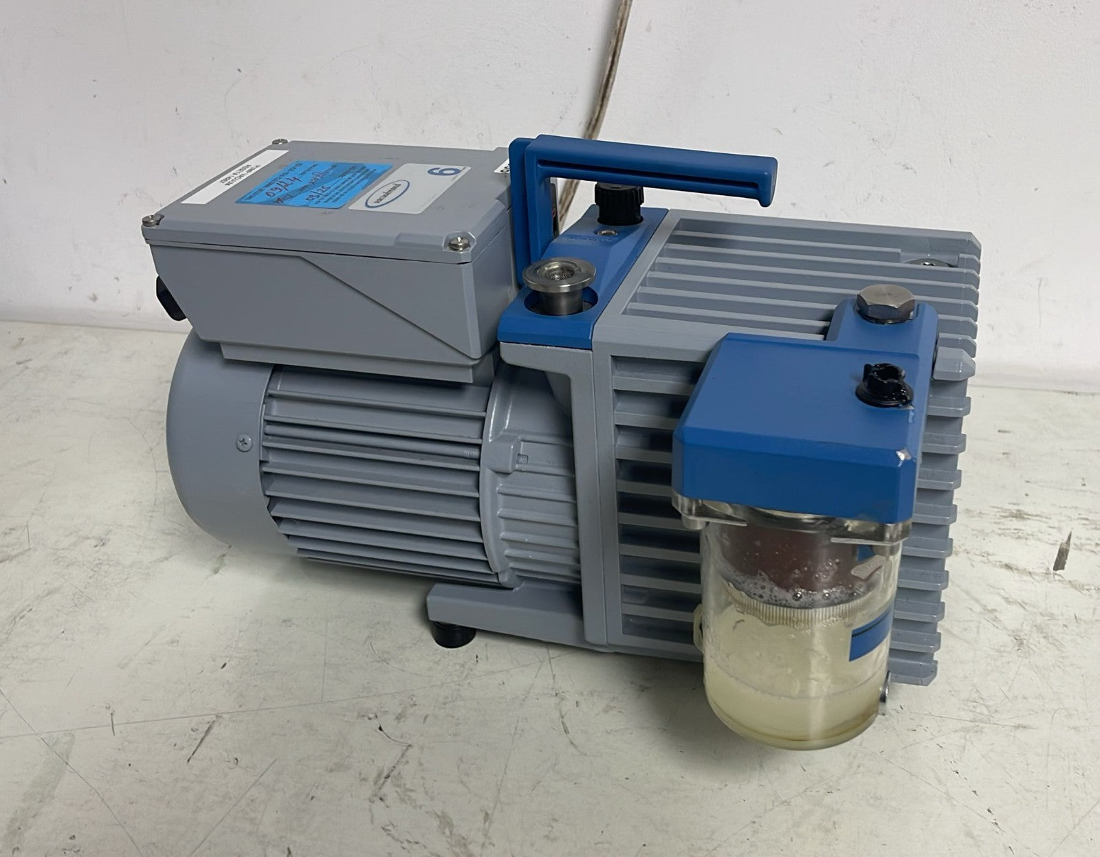 Vacuubrand RE 6W vacuum pump oil mist filter close-up