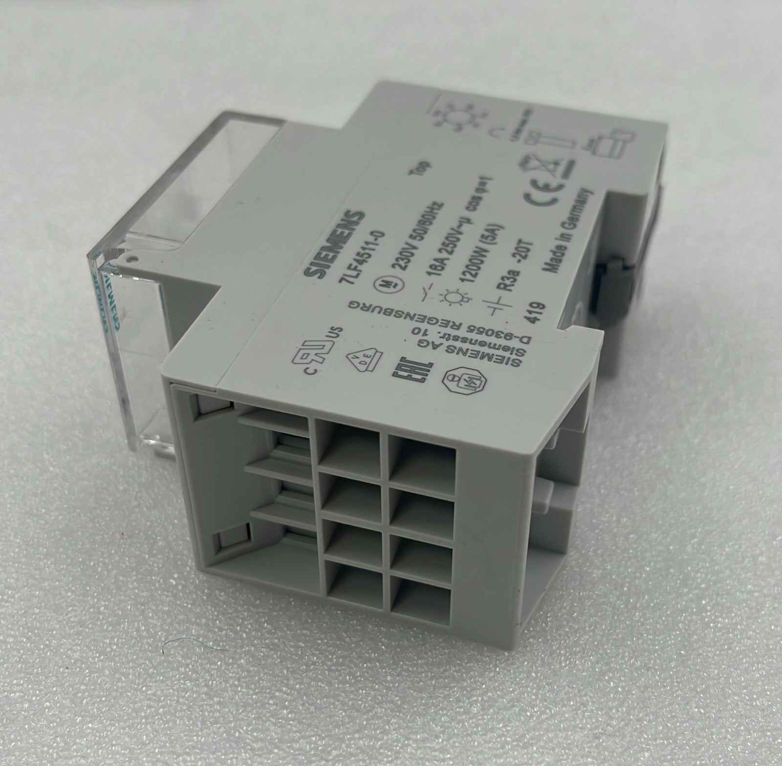 Siemens 7LF4511-0 DIN rail mounting terminals view