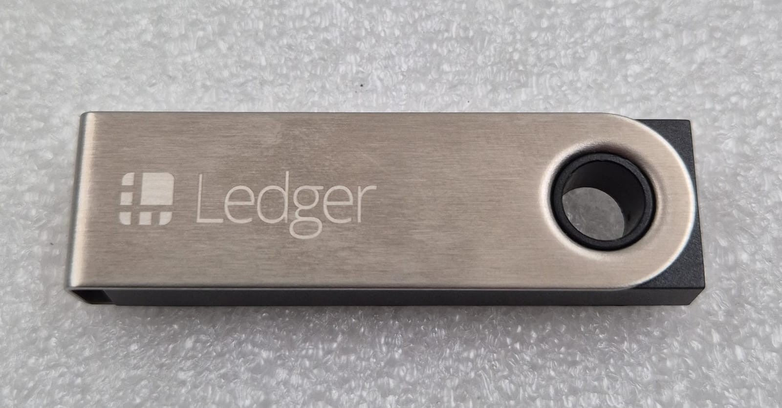 *NEW* Ledger Nano S Cryptocurrency Hardware Wallet (Black)
