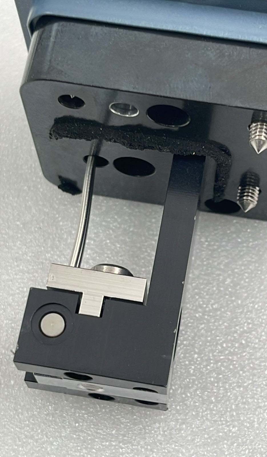 Waters Alliance 289007905 flow cell holder bracket close-up