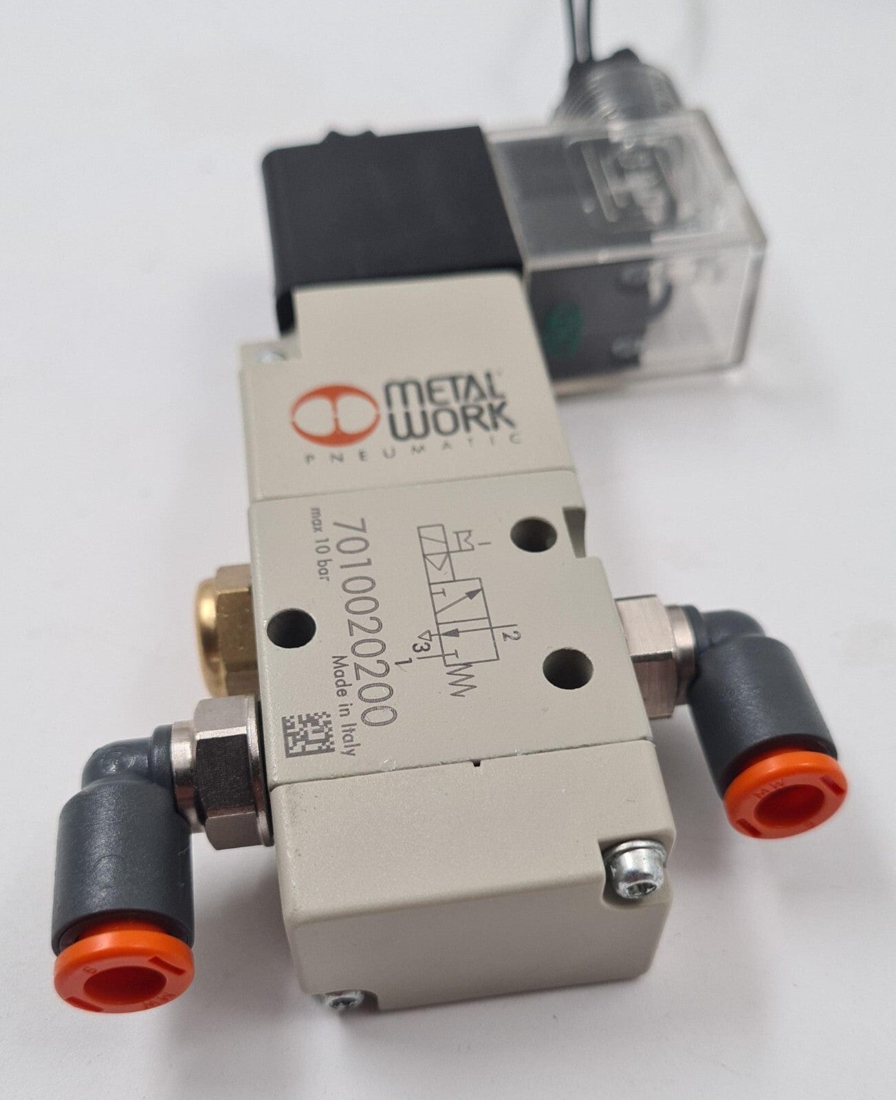 METAL WORK Pneumatic 7010020200 Solenoid Valve & Coil W32 & W0215000101