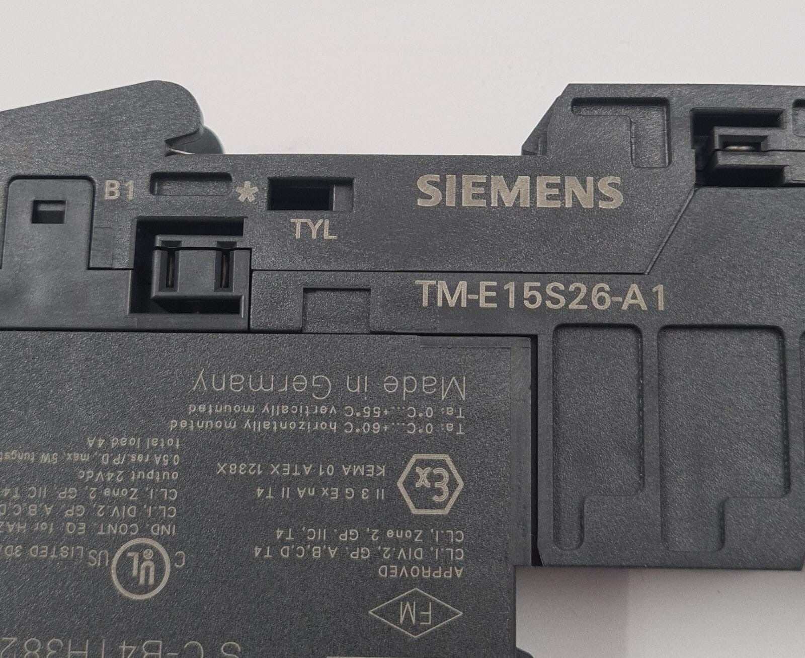 SIEMENS 6ES7 193-4CA40-0AA0 Terminal Module 8 DO TM-E15S26-A1 & 132-4BF00-0AA0