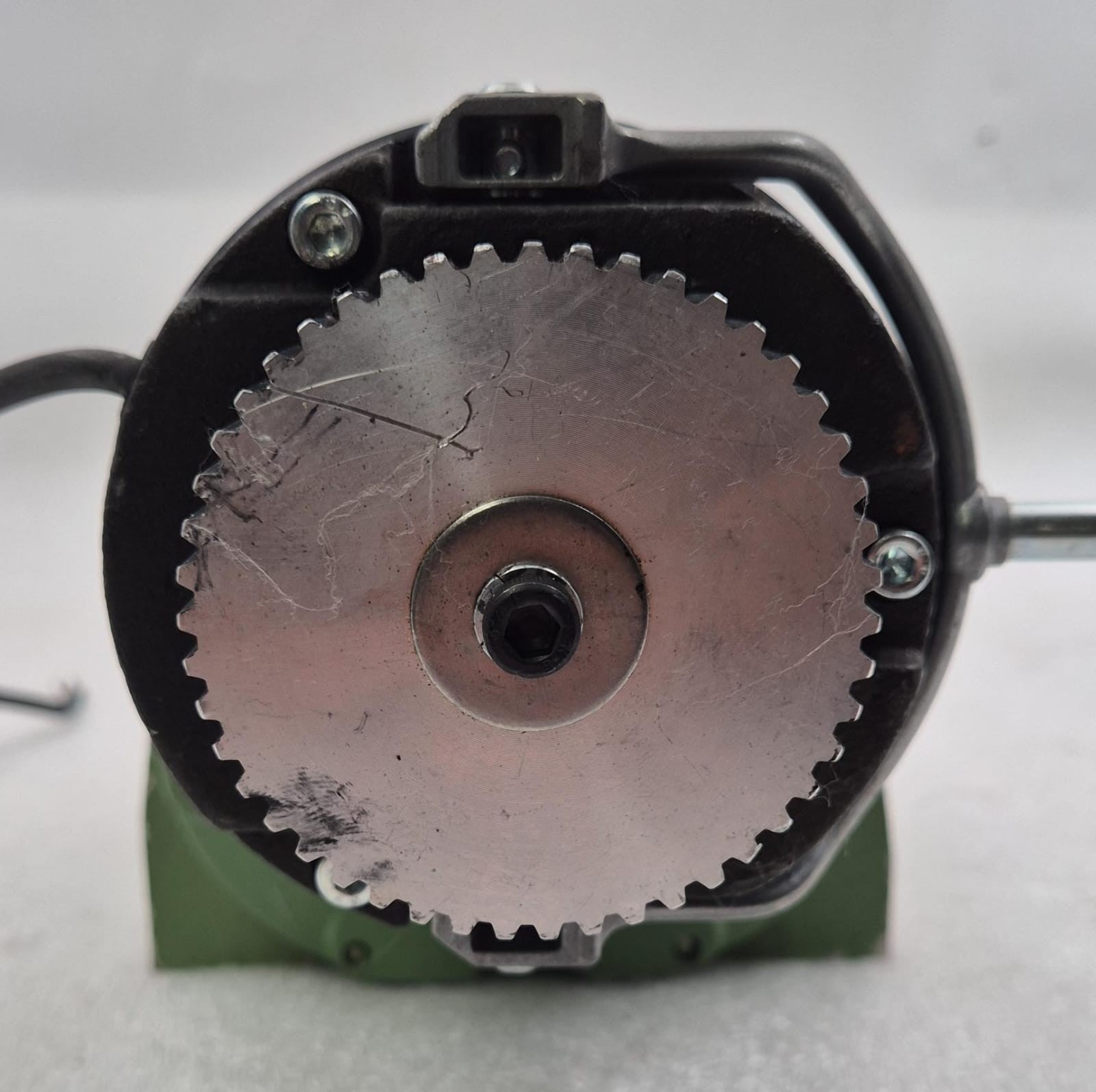 Lenze 12.602.10.1.1 OEL=CLP-460 MOTOR GEAR REDUCER i=40 W/ INTORQ BFK458-08N
