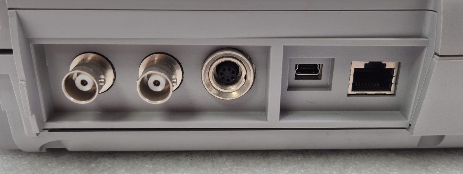 ROHDE & SCHWARZ R&S ZVH8 102452 Handheld Cable and Antenna Analyzer 100KHz-8GHz