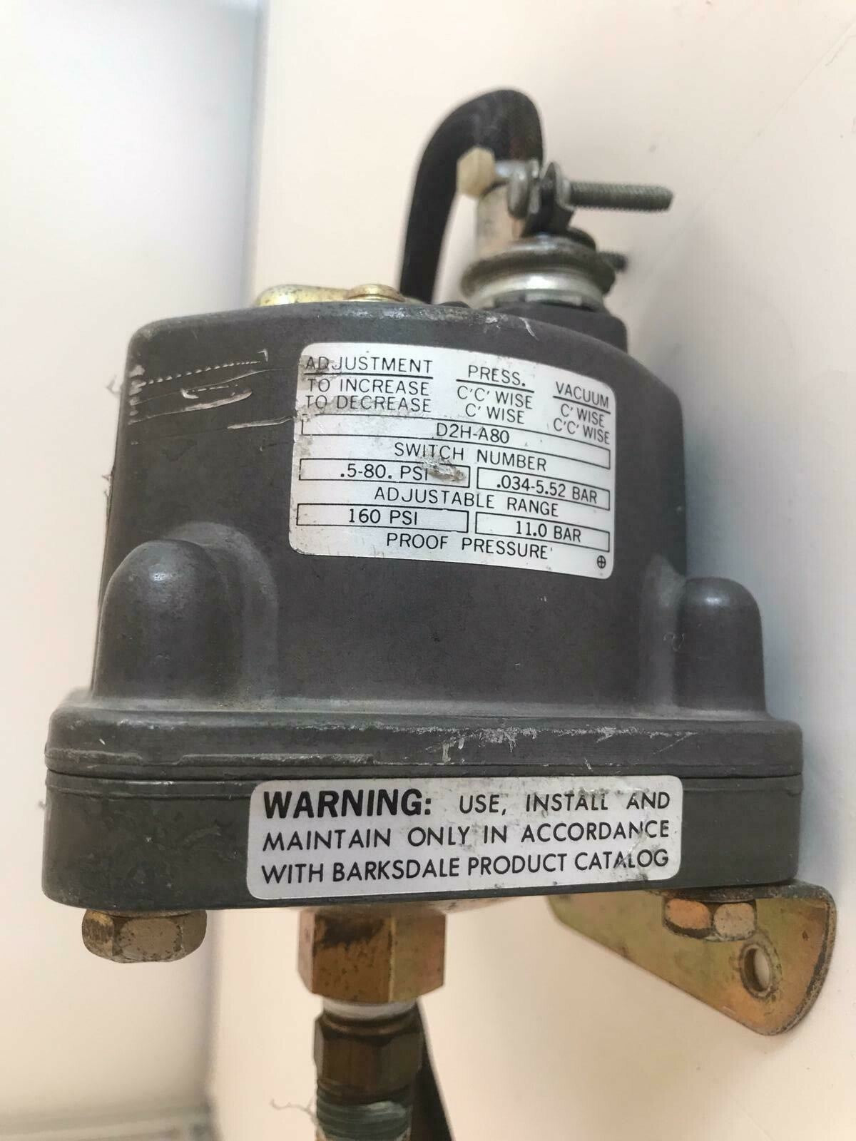 Transamerica Barksdale Controls D2H-A80 Pressure Actuated Vacuum Switch 160 PSI